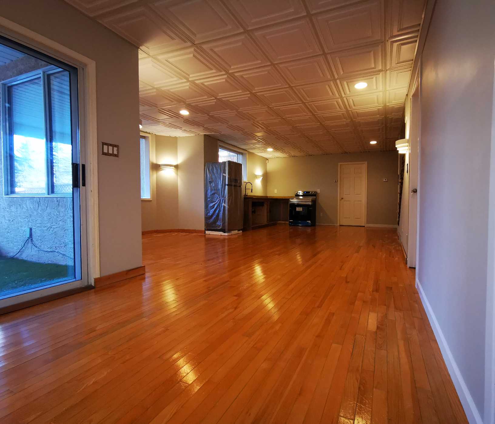 里贾纳东区wascana社区house地下室招租