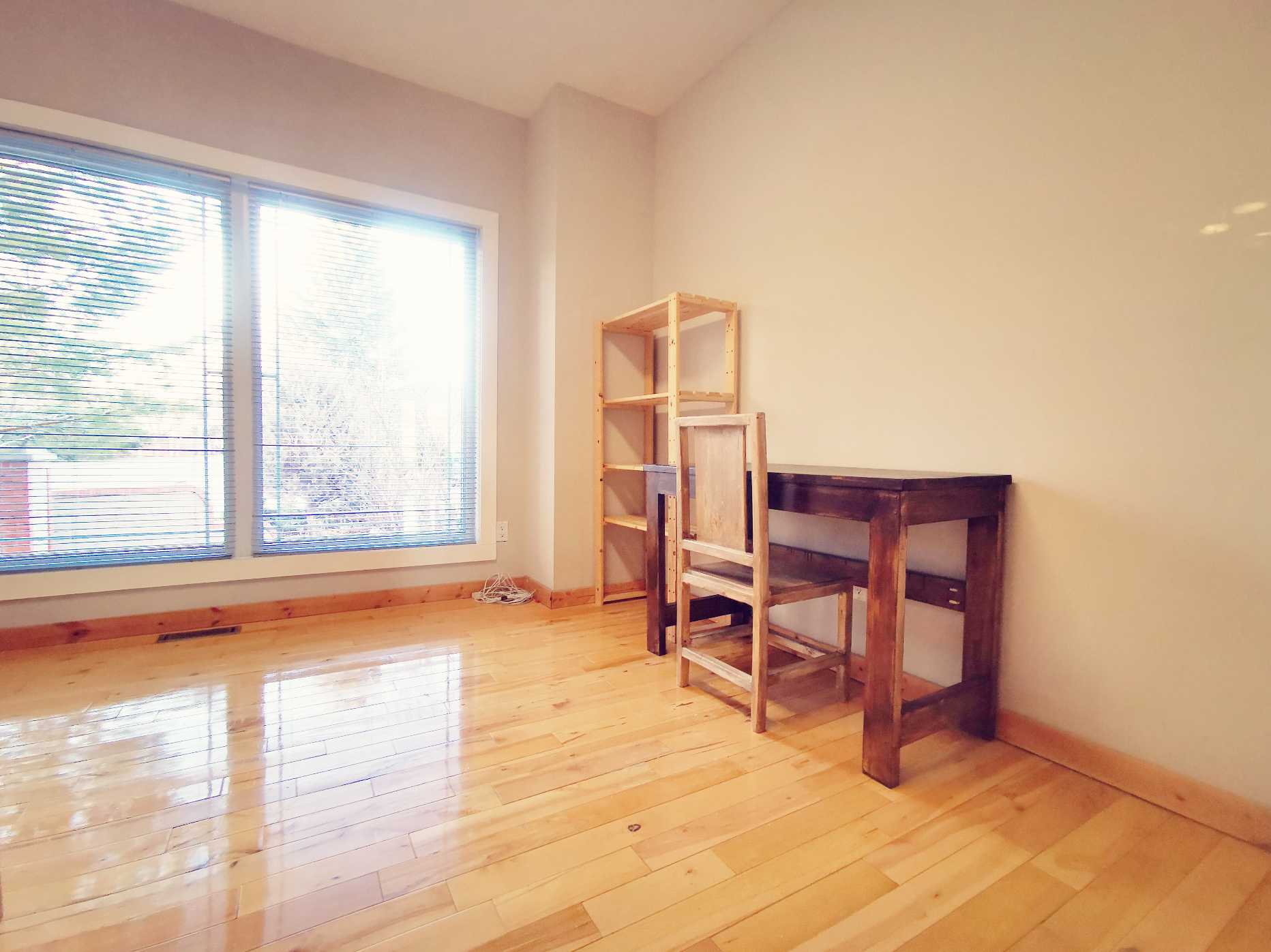 Wascana一楼单间招租