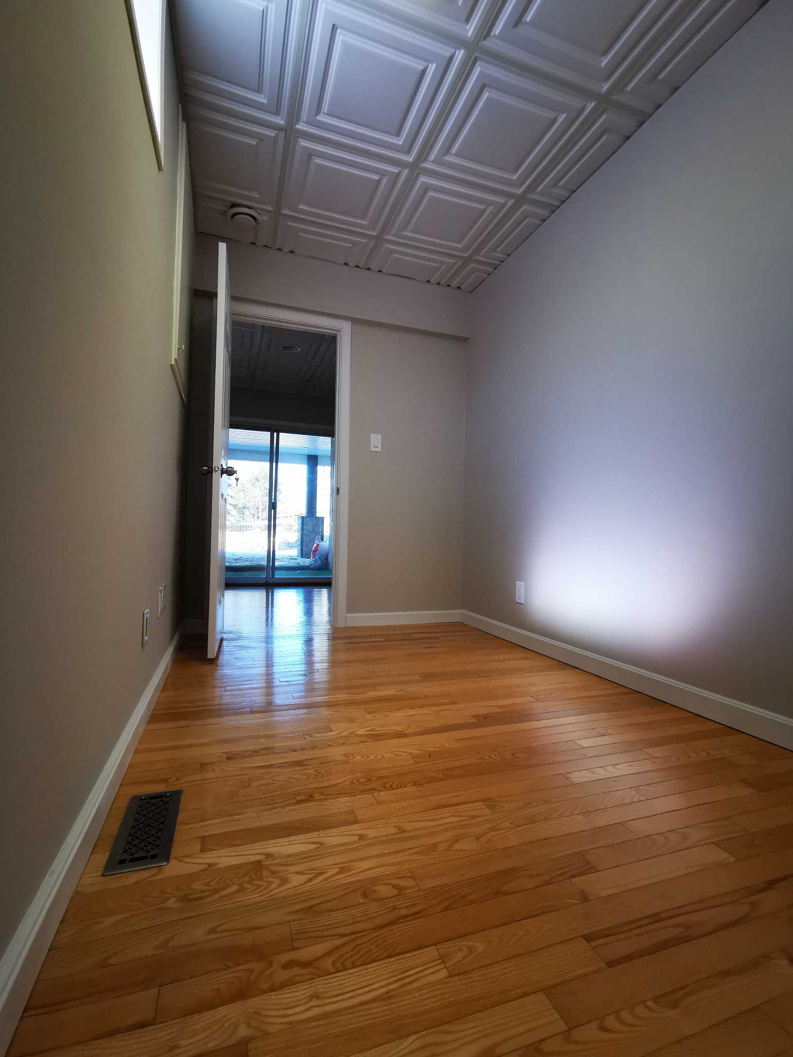 里贾纳东区wascana社区house地下室招租 - 5