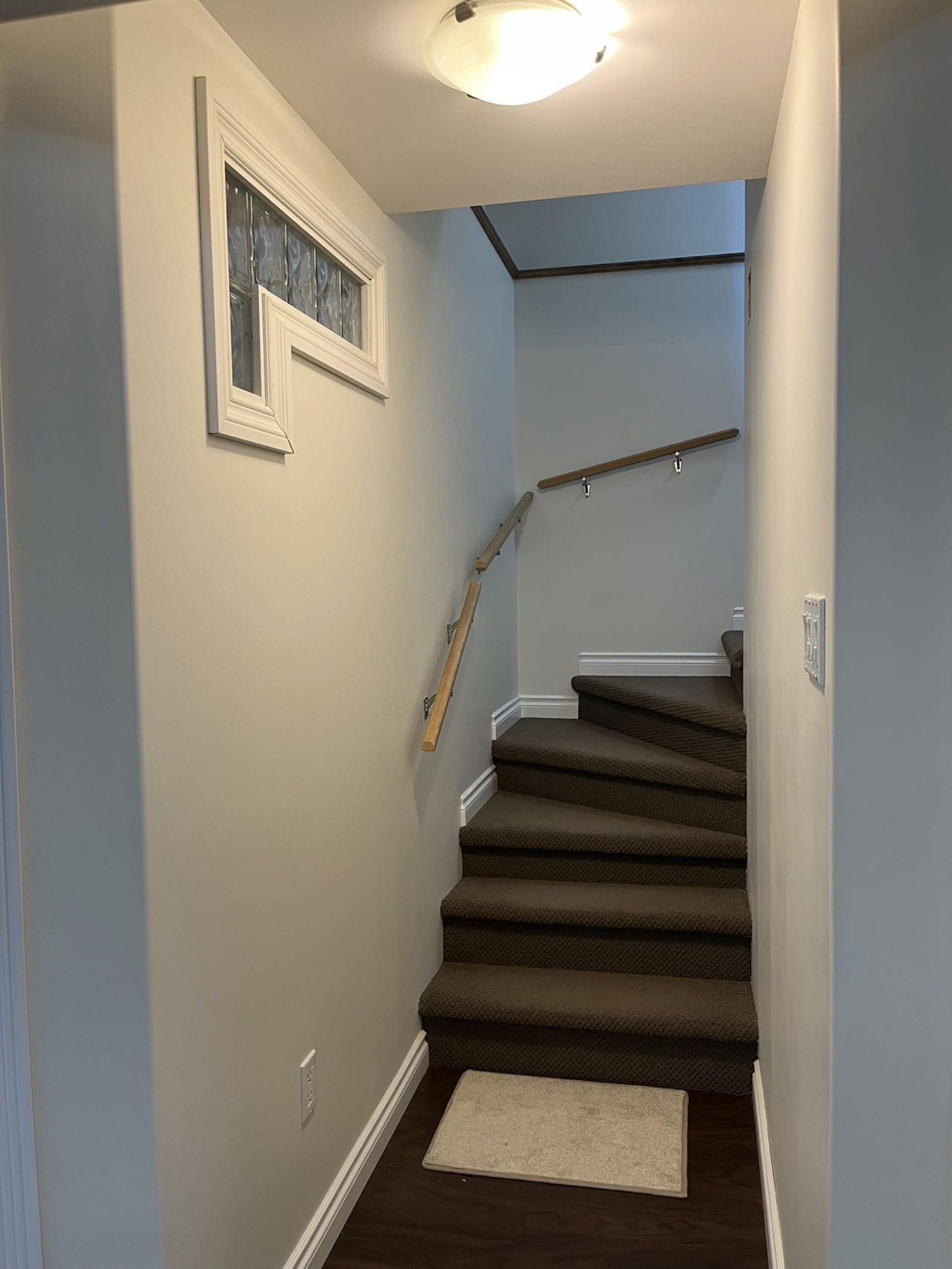 里贾纳东区地下室出租（6月25日后可入住） - 2