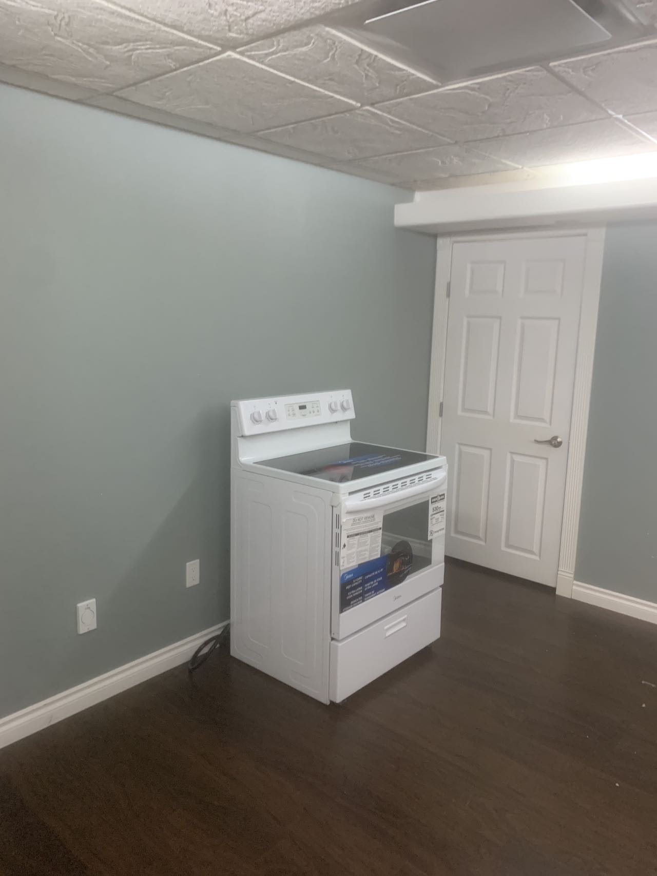 里贾纳东区地下室出租（6月25日后可入住） - 7