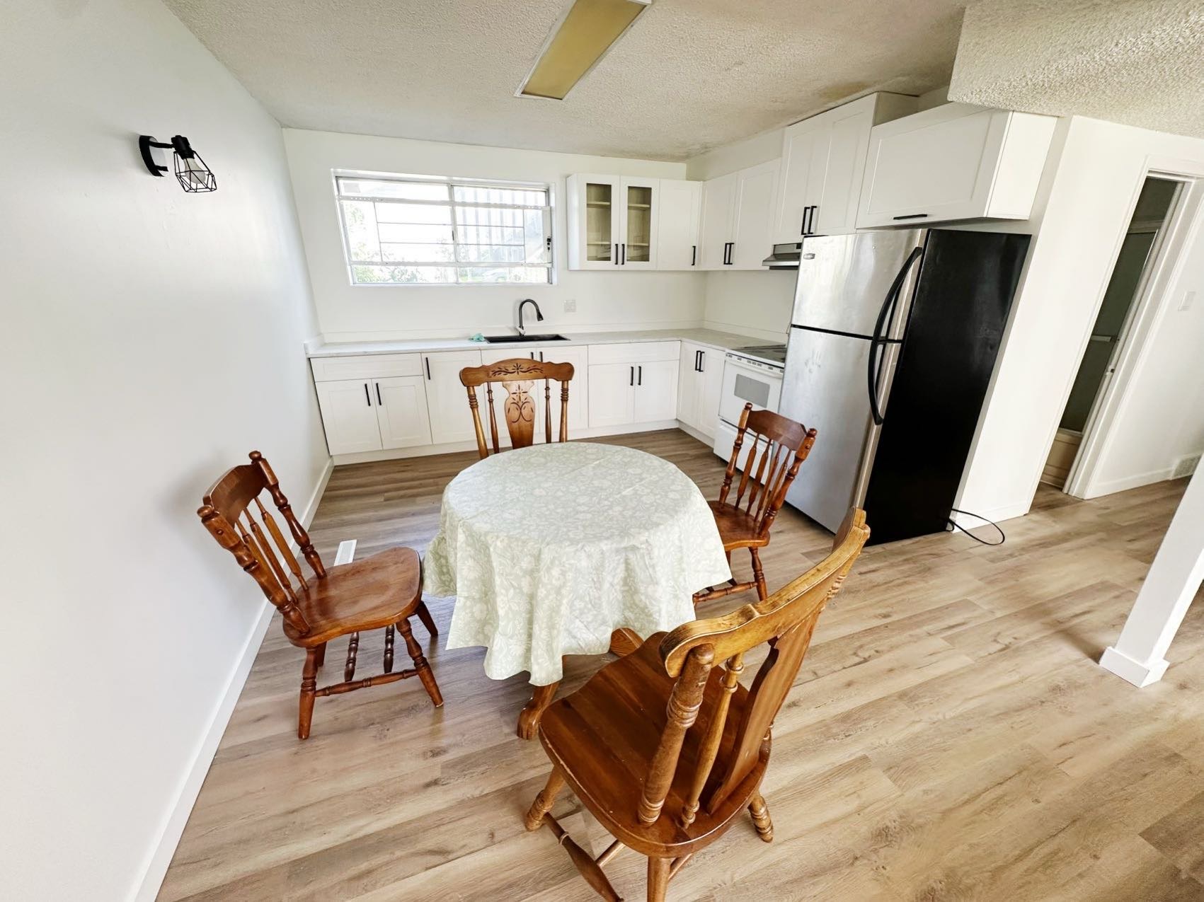 8街附近新装修2房出租，找一个男生合租 - 2