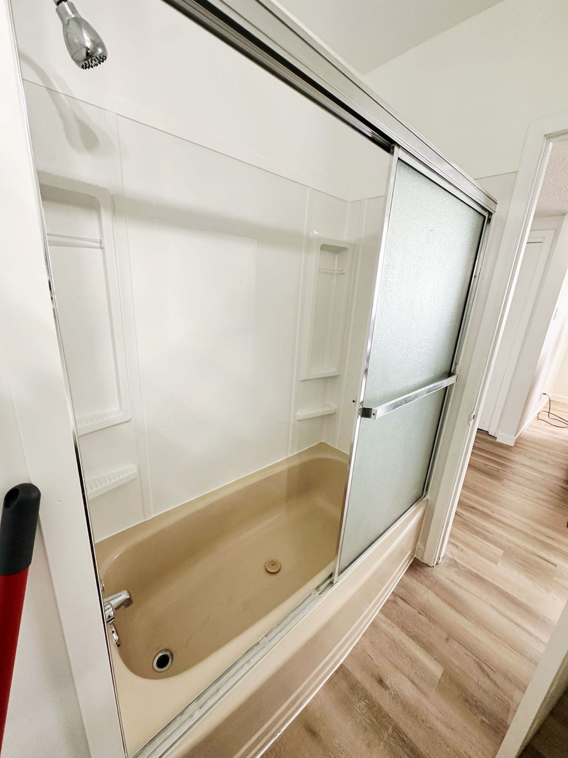 8街附近新装修2房出租，找一个男生合租 - 4