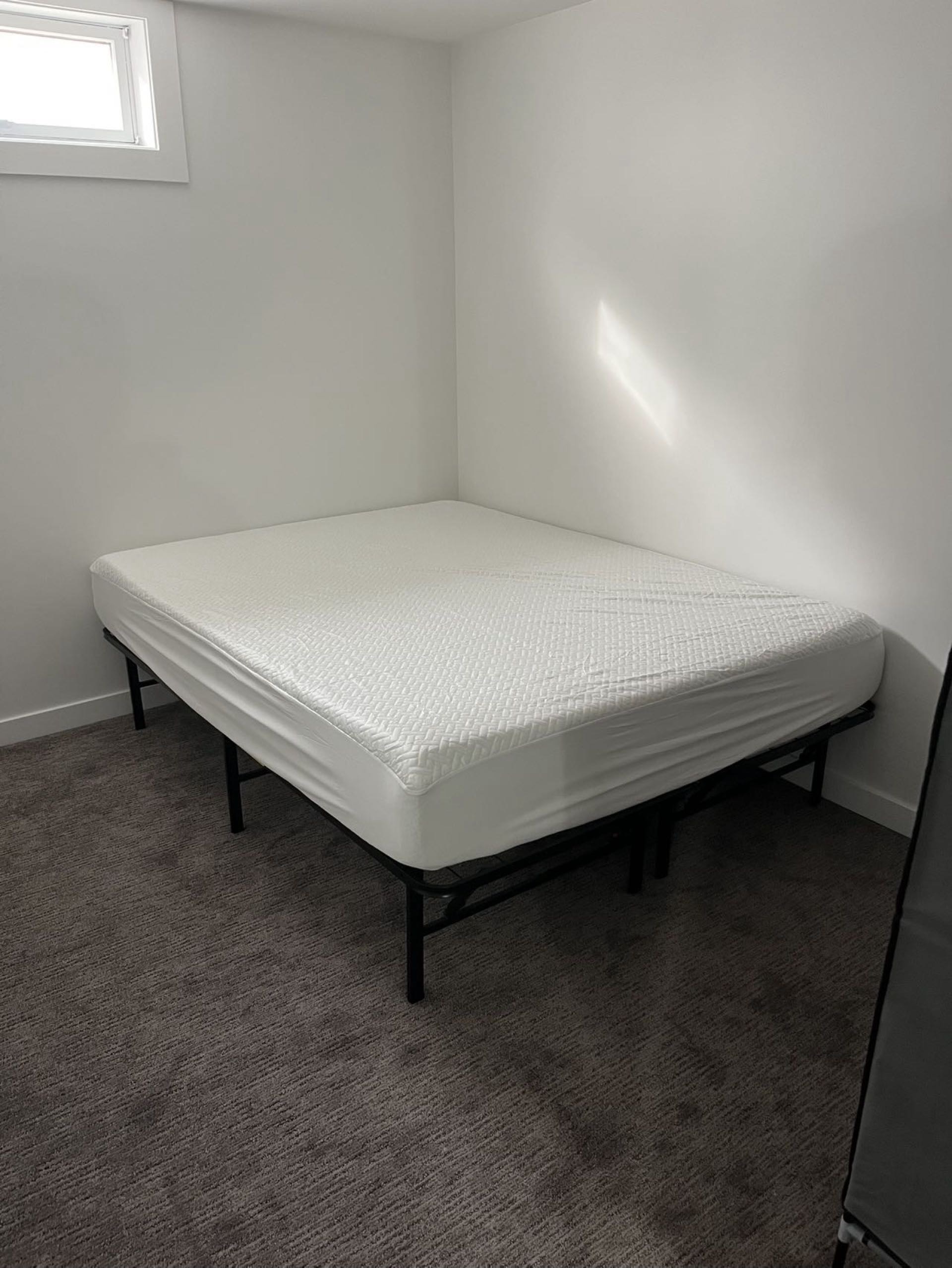 东区地下室独立入口2居室套件全新！ - 6