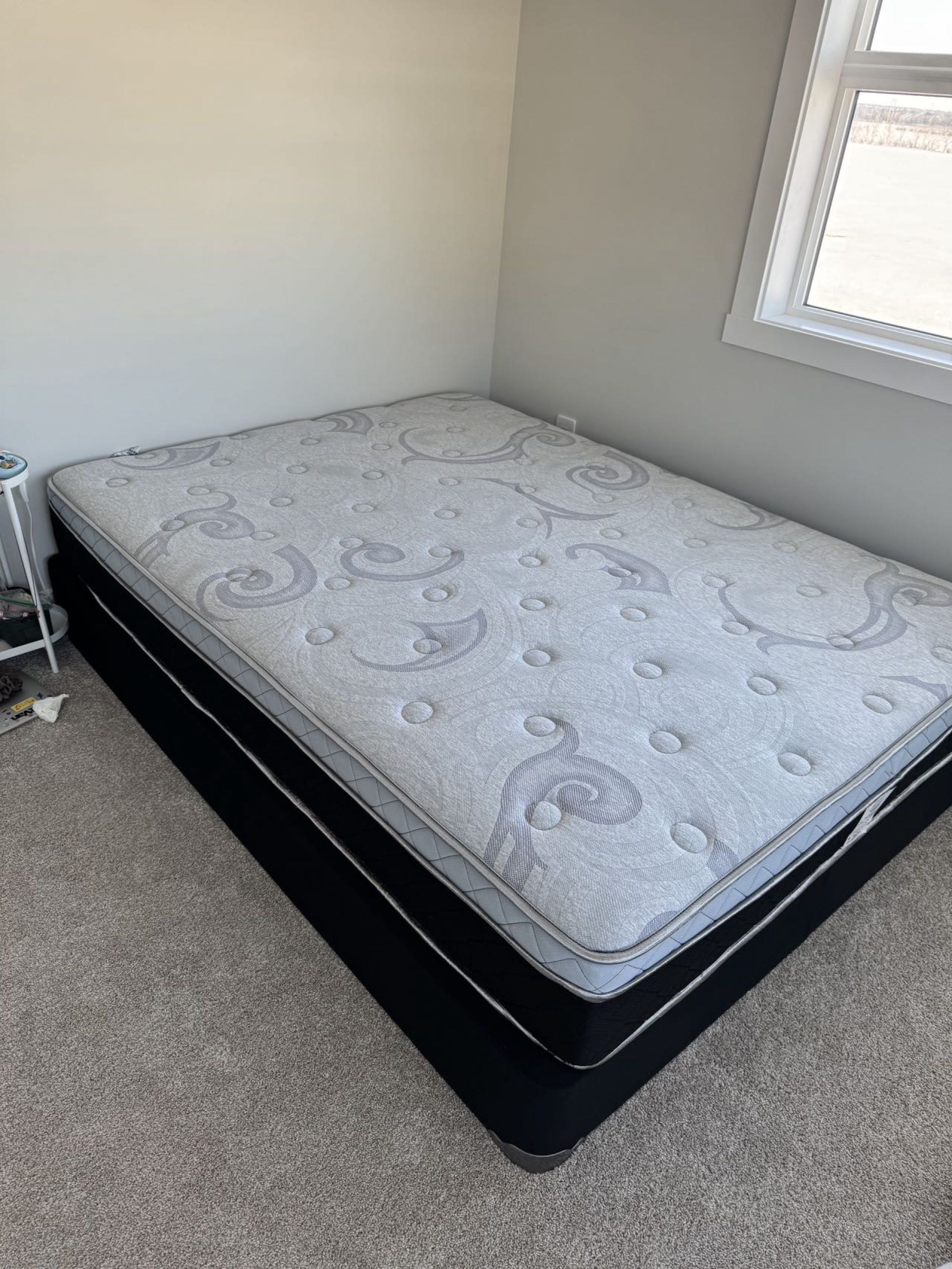 Queen size床垫+床盒