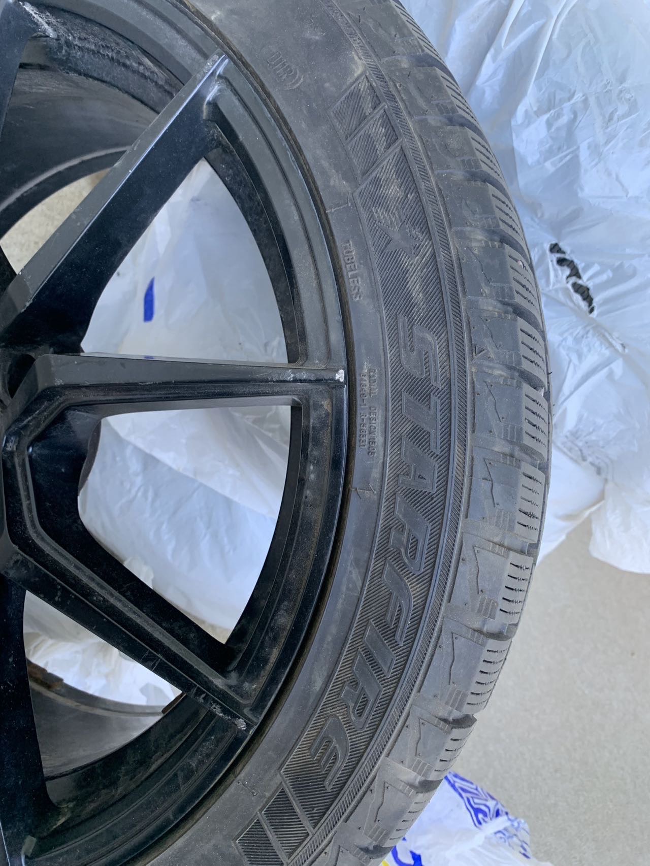 冬胎和轮毂 225/45 R18      5✖️112 - 2