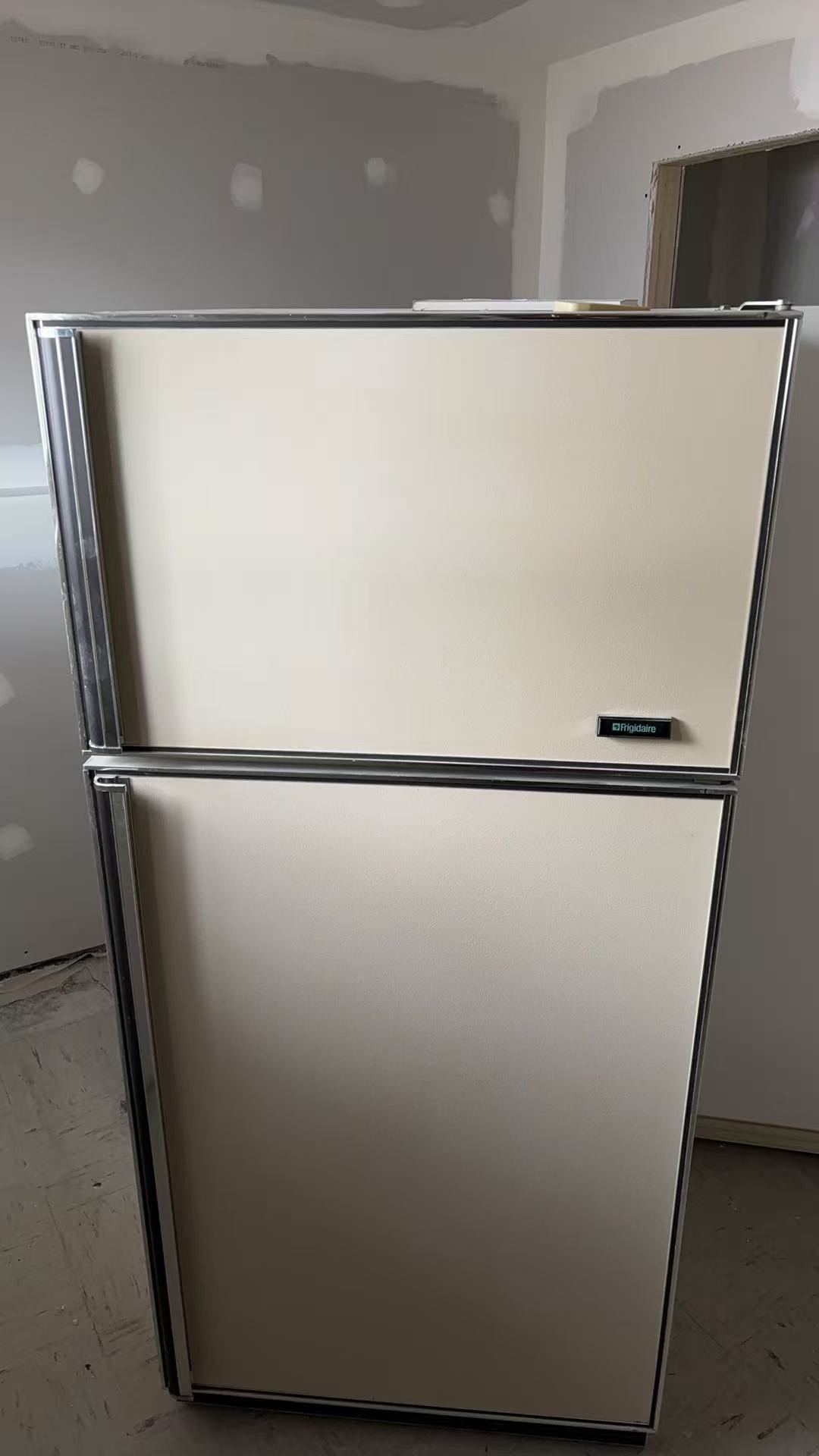 冰箱一台，冰柜一台，免费拿走 - 3