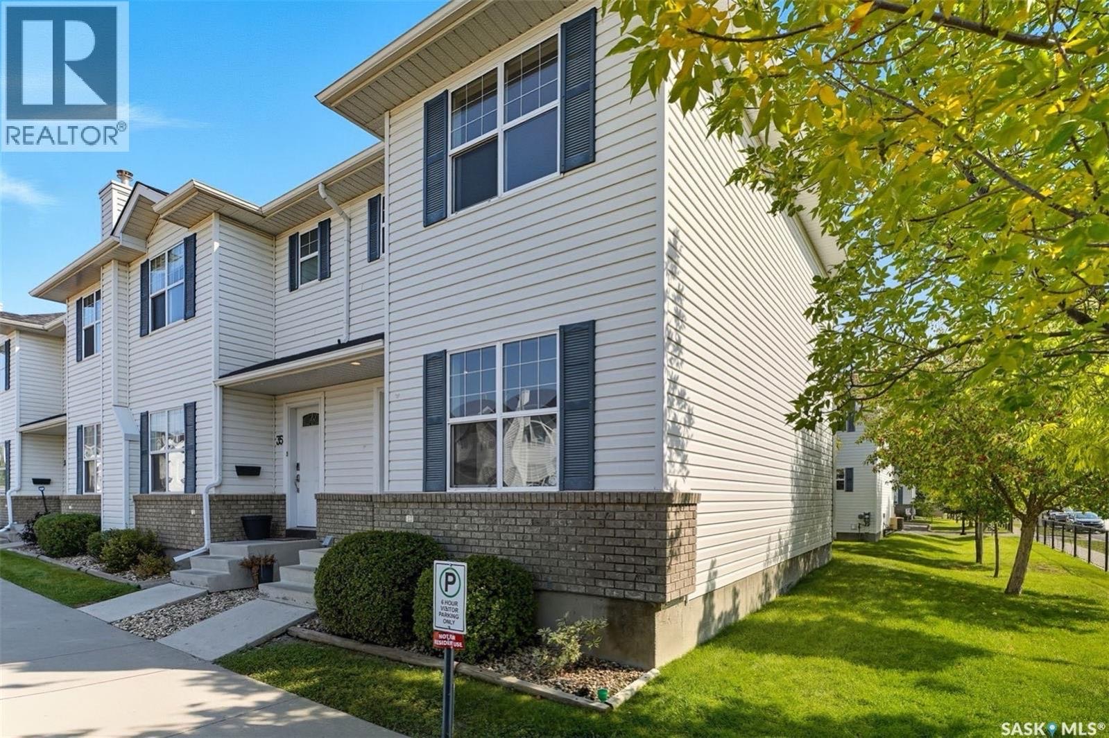 Public Open House公众开放看房 34-203 Herold Terr 11月8日周六2-4PM Gary Gai或者同事Dominic Parent会在此迎接🙏 ————— Lakewood小区新装修边户3房联排出售！安静边户紧邻大绿地且多路边停车位。设有三间卧 - 3