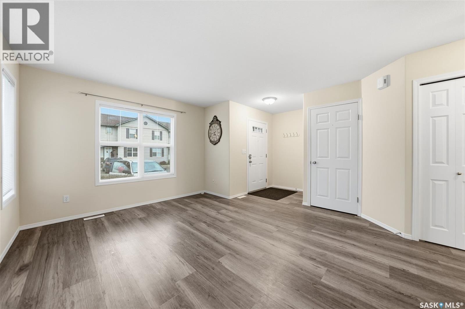 Public Open House公众开放看房 68-135 Pawlychenko Lane 11月22日 周六 2:00-4:00PM Gary Gai或者同事Dominic Parent会在此迎接🙏 ————— Lakewood小区安静边户联排别墅出售，两间宽敞卧室和两间 - 5