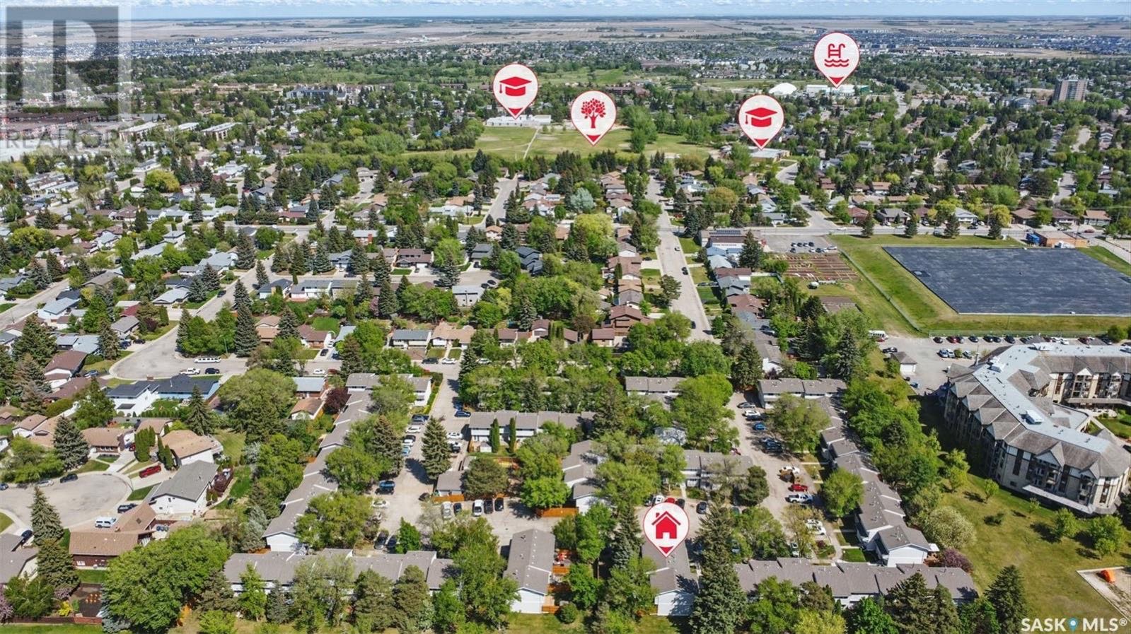 Public Open House公众开放看房 70-330 Haight Cres 11月16日 周日2:00-4:00PM Gary Gai和同事Dominic Parent会在此迎接🙏  ————————- Wildwood 社区3 卧 2 卫联排出售！全新翻新，实用维护 - 3