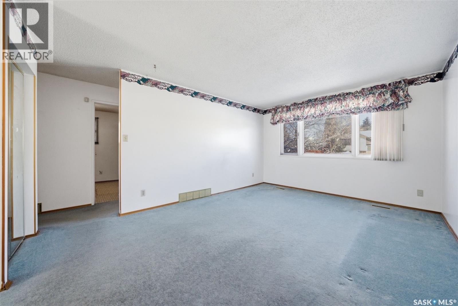 🏡 新上市 | 224 Waterloo Crescent 📍 East College Park  一套 非常适合首次购房者或年轻家庭的温馨住宅。主层布局实用明亮，设有 3间卧室、1个卫生间，客厅和厨房空间舒适，非常适合日常生活。地下室已经完成装修，包含 宽敞家庭活动室 + - 5