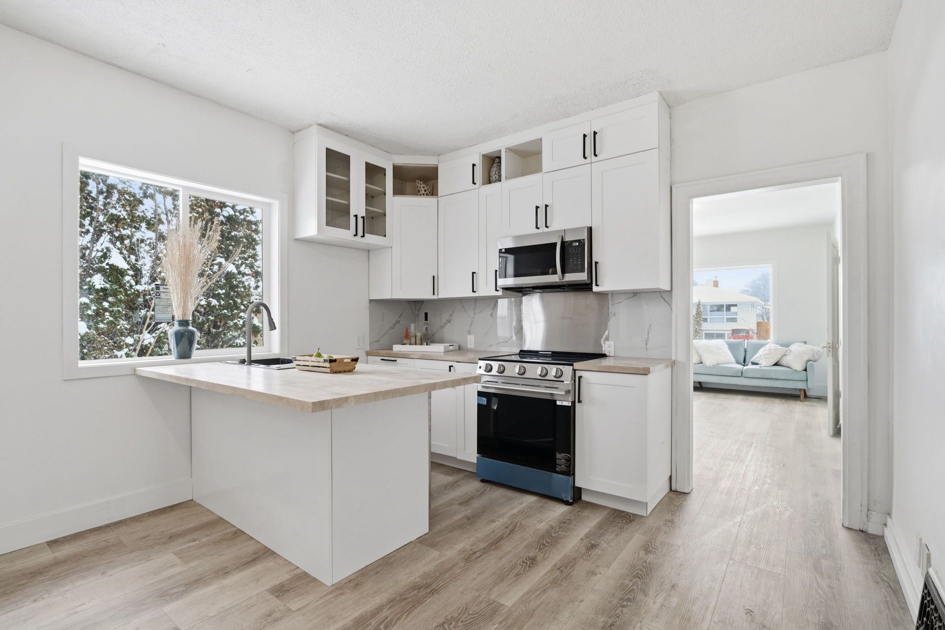 Public Open House公众开放看房 1709 E Ave N 12月20日 周六2:30-4:00PM Gary Gai或者同事Dominic Parent会在此迎接🙏 ————— 全新翻新Mayfair 平层独立屋出售。带地下室独立出租单位。安静街区，地理位置便利 - 6