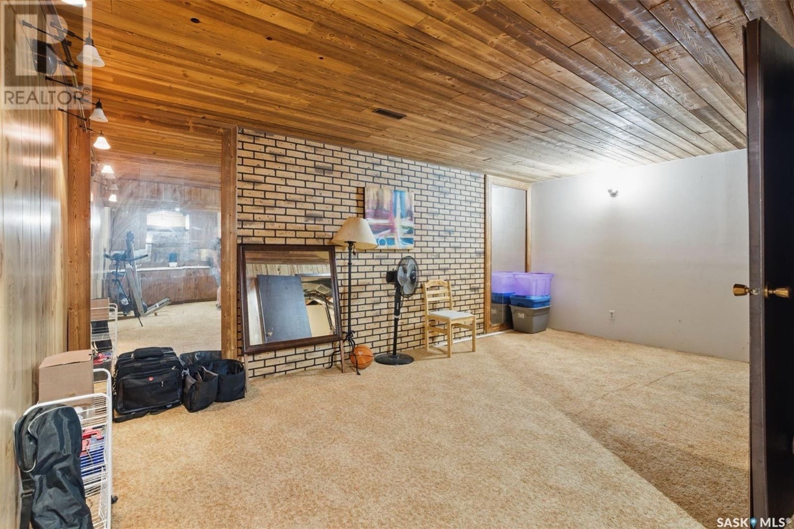 Public Open House公众开放看房 70-330 Haight Cres 11月1日 周六 2:00-4:00PM Gary Gai或者同事Dominic Parent会在此迎接🙏 - 7