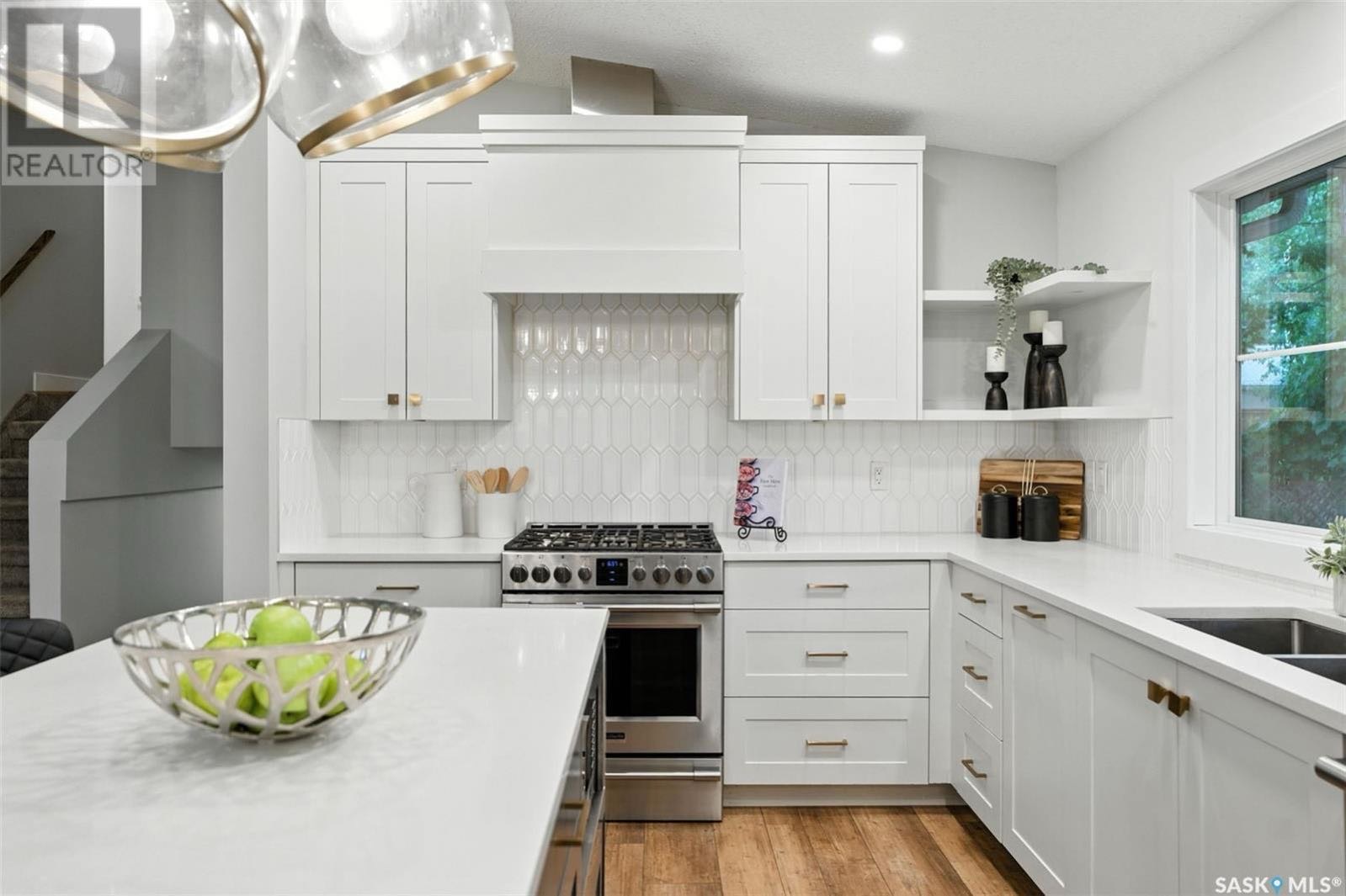 Public Open House公众开放看房 1116 Elliott St 9月12日周五 5-7PM 周日 11:30AM-1:30 PM Gary Gai或者同事Dominic Parent会在此迎接🙏 ————— 大学区Varsity View核心地段翻新四错层独立屋 - 7