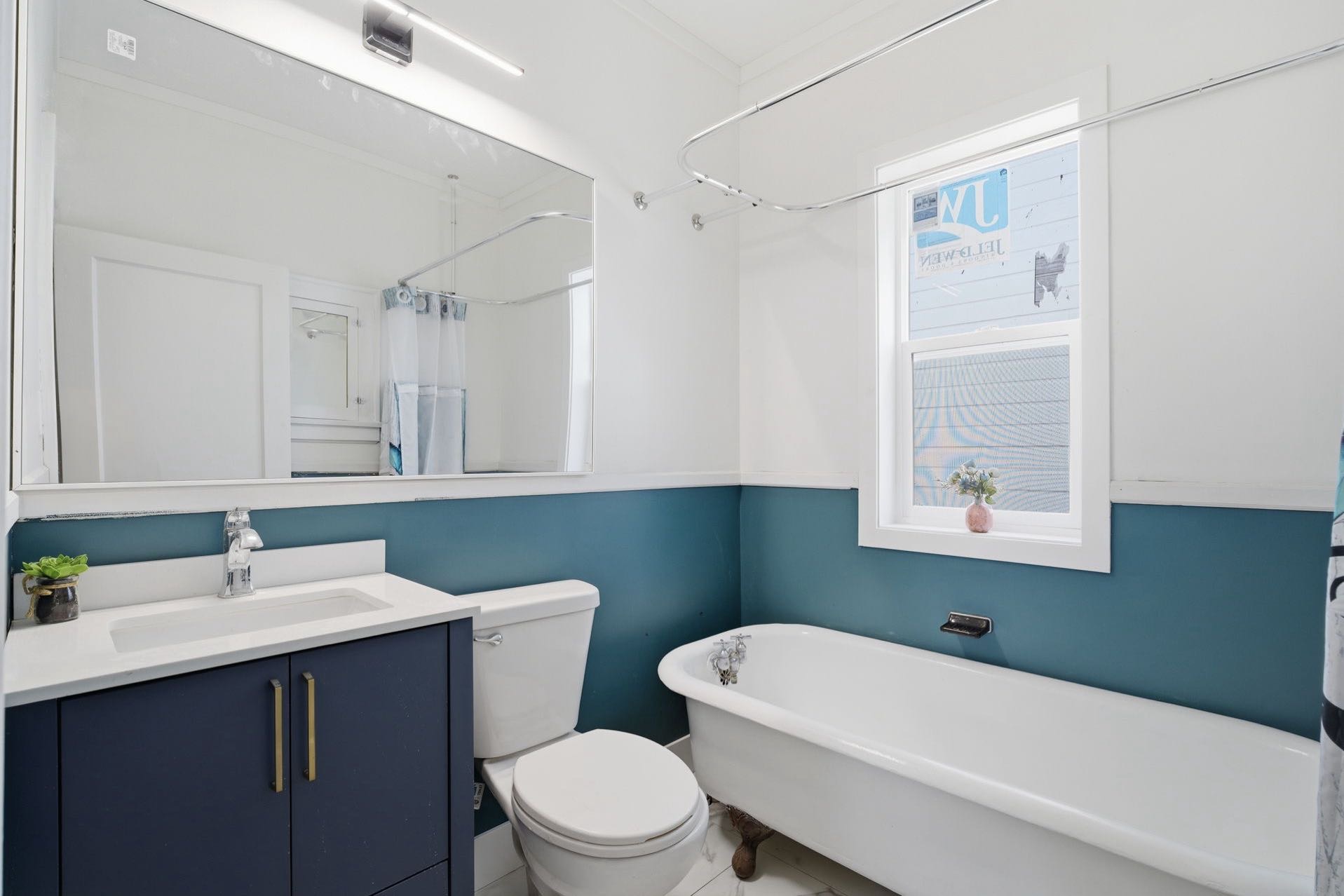 Public Open House公众开放看房 1709 E Ave N 12月20日 周六2:30-4:00PM Gary Gai或者同事Dominic Parent会在此迎接🙏 ————— 全新翻新Mayfair 平层独立屋出售。带地下室独立出租单位。安静街区，地理位置便利 - 8