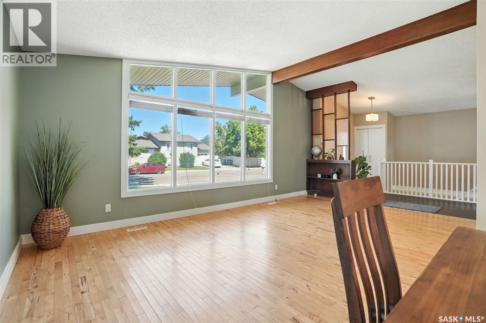 Public Open House公众开放看房 3707 Balfour St 8月24日 周日 2-4PM Gary Gai或者同事Dominic Parent会在此迎接🙏 ————— West College Park 翻新4房3卫独立屋出售！布局合理，采光良好，经过了多项 - 5