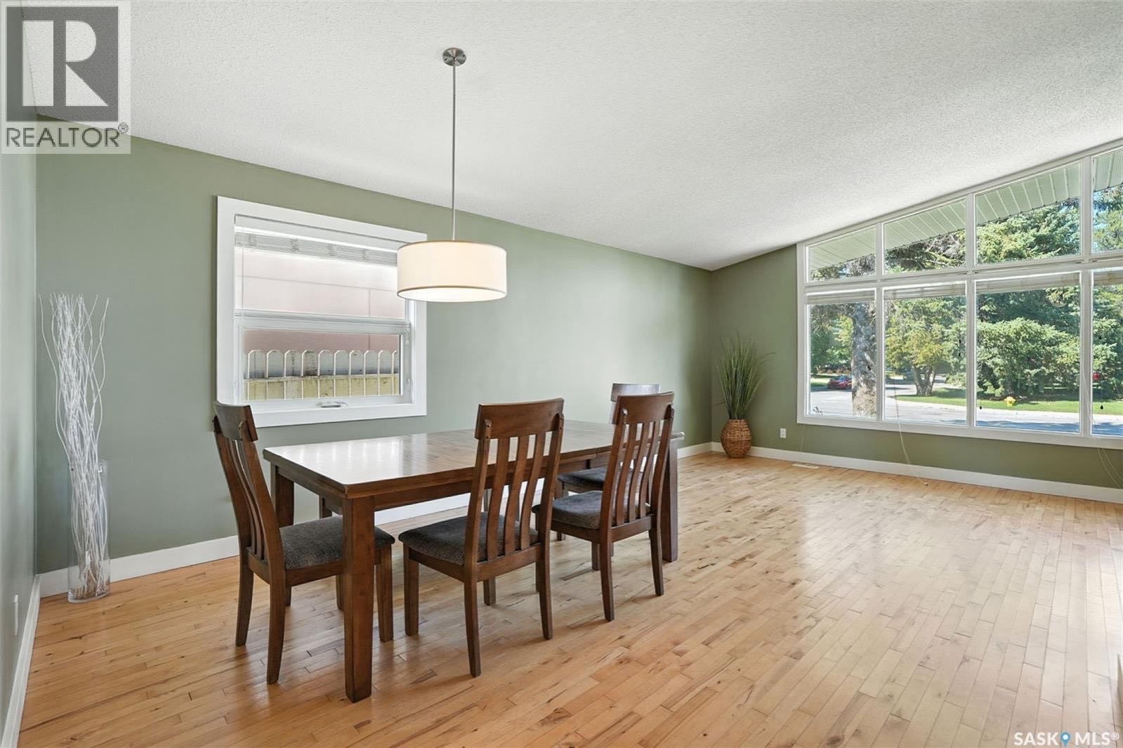 Public Open House公众开放看房 3707 Balfour St 8月24日 周日 2-4PM Gary Gai或者同事Dominic Parent会在此迎接🙏 ————— West College Park 翻新4房3卫独立屋出售！布局合理，采光良好，经过了多项 - 6