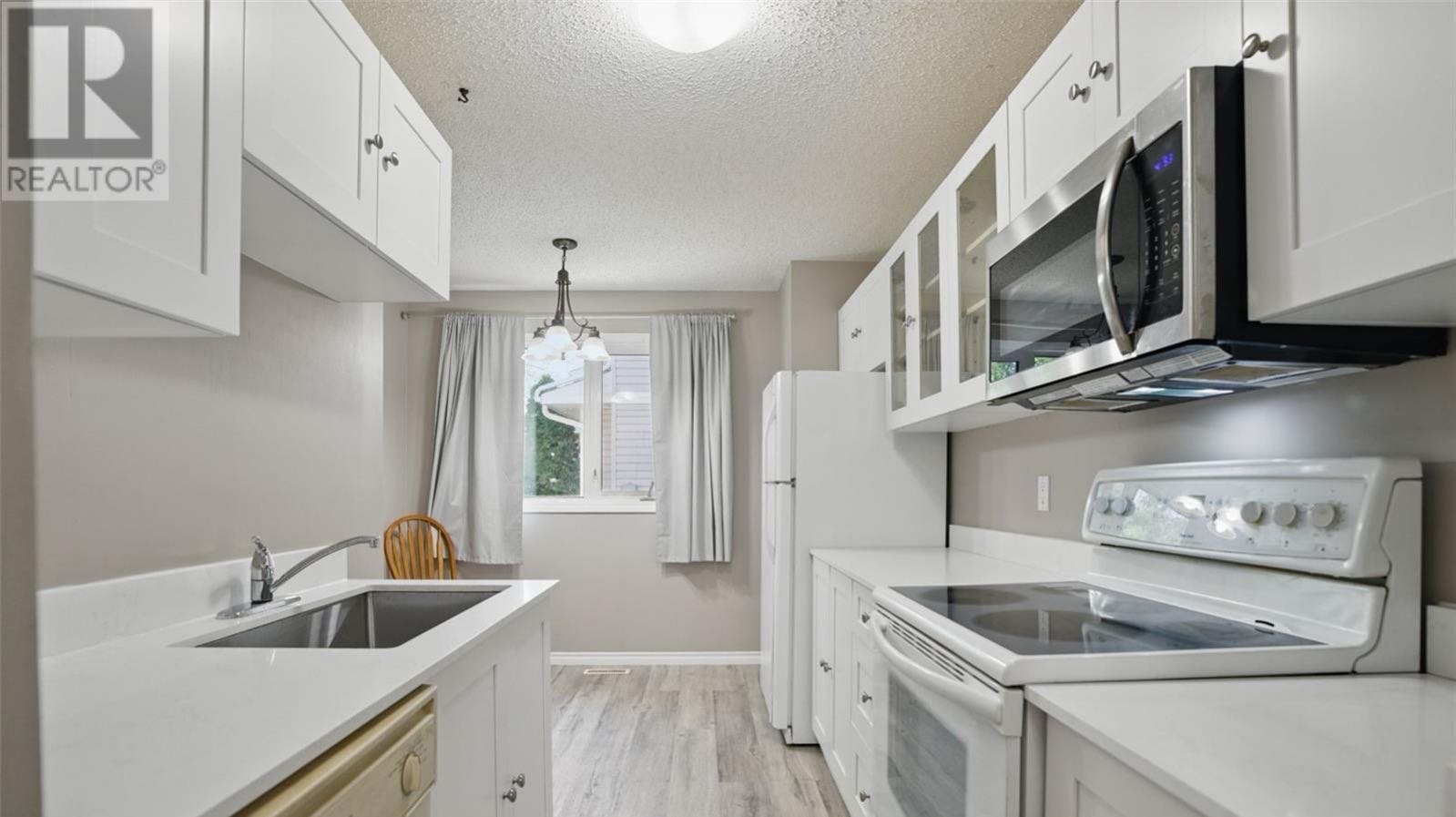 Public Open House公众开放看房 70-330 Haight Cres 11月1日 周六 2:00-4:00PM Gary Gai或者同事Dominic Parent会在此迎接🙏 - 5