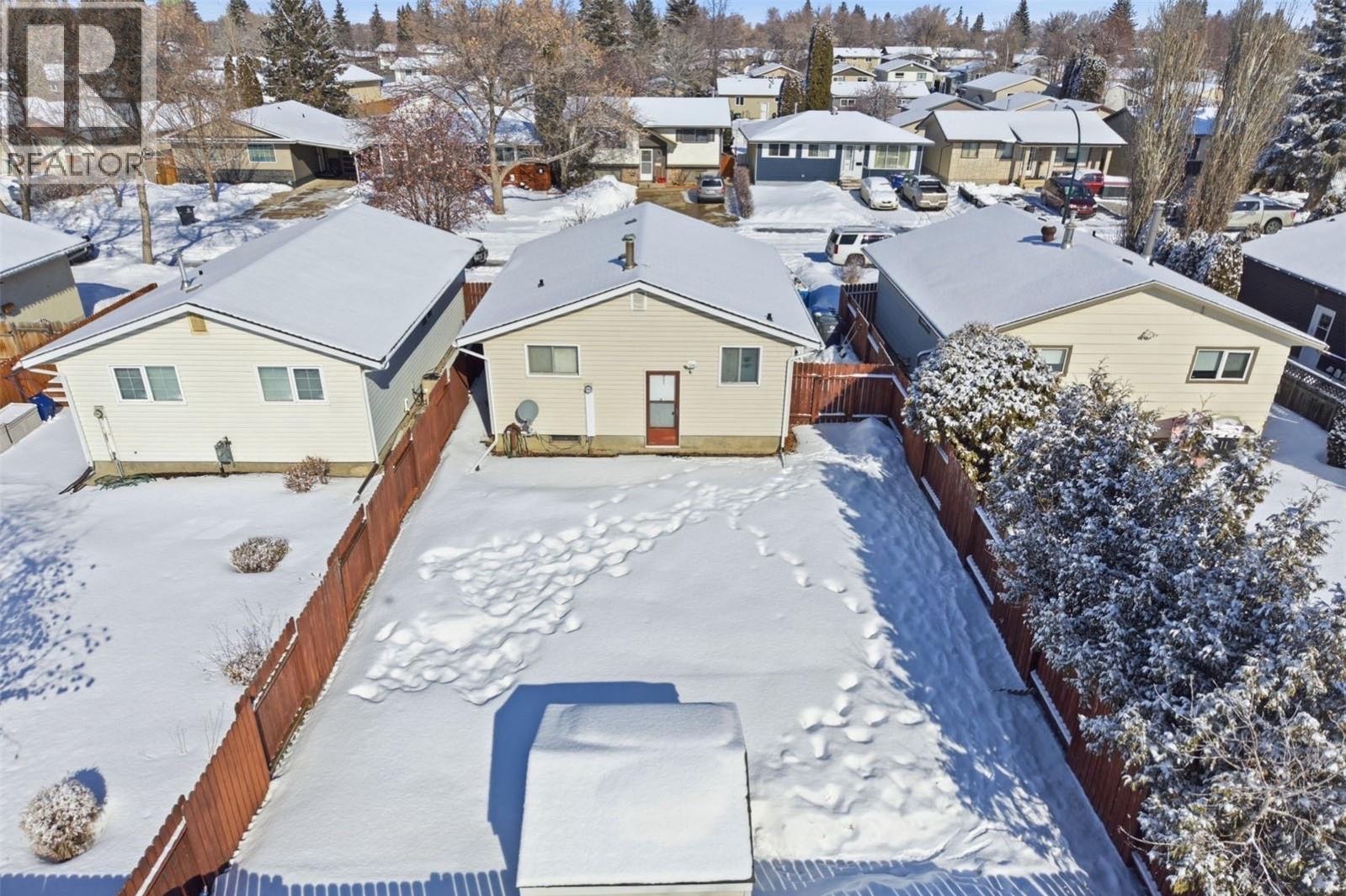 🏡 新上市 | 224 Waterloo Crescent 📍 East College Park  一套 非常适合首次购房者或年轻家庭的温馨住宅。主层布局实用明亮，设有 3间卧室、1个卫生间，客厅和厨房空间舒适，非常适合日常生活。地下室已经完成装修，包含 宽敞家庭活动室 + - 8