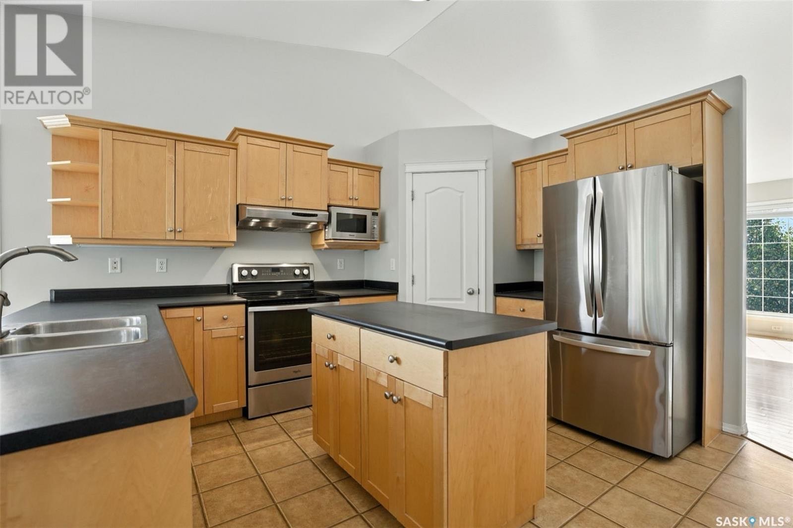 Public Open House公众开放看房 102 Bayfield Cres 7月12日 周六 2-4PM Gary Gai或者同事Dominic Parent会在此迎接🙏 ————— Briarwood小区5房3卫独立屋出售！中心地带。建于 2003 年，位置优越，距离 - 6