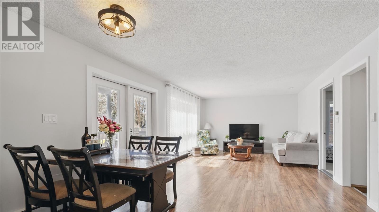 Public Open House公众开放看房 222 Avondale Rd 5月25日 周日2:00-4:00PM Gary Gai或者同事Dominic Parent会在此迎接🙏 - 6