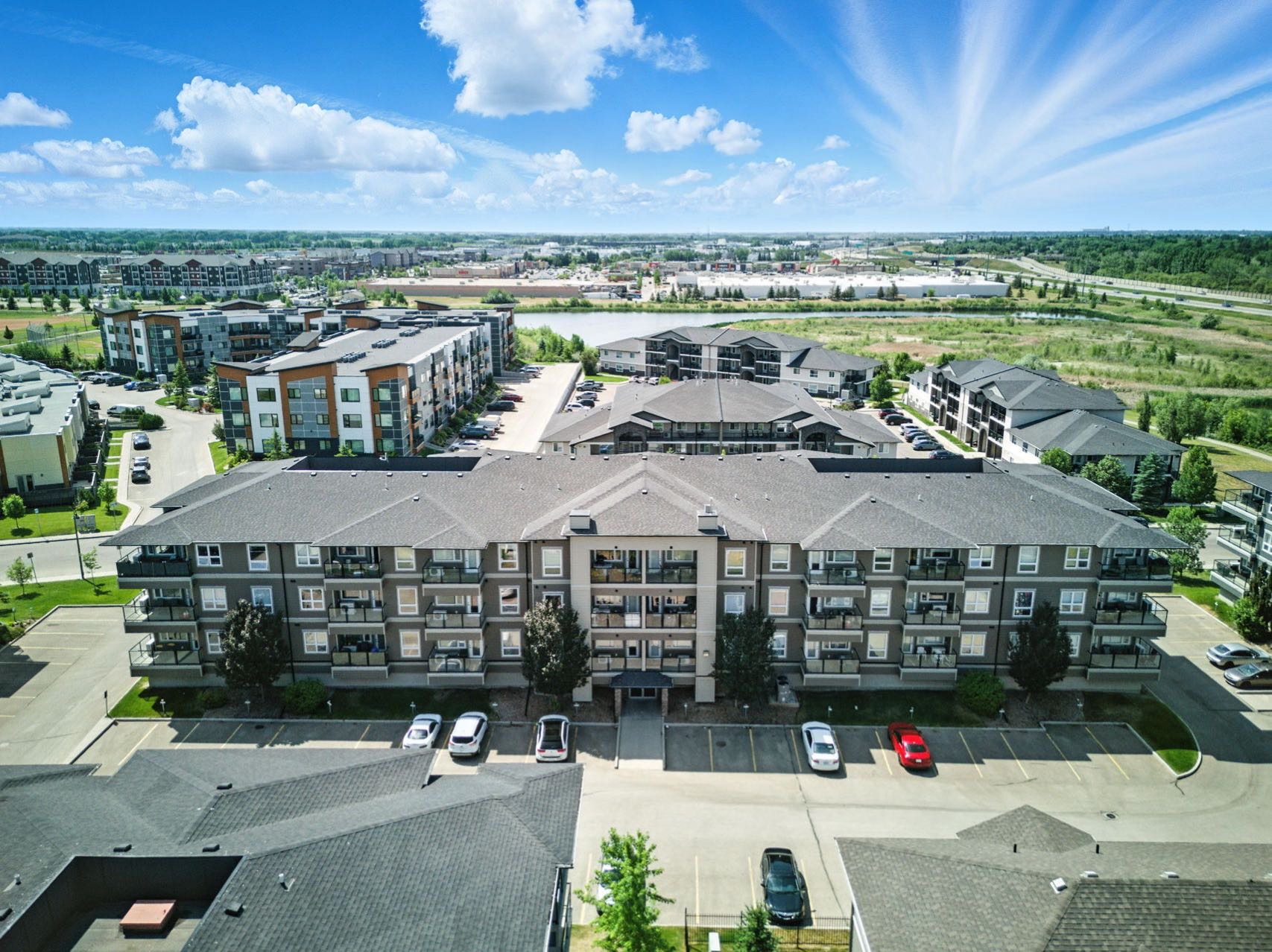 Public Open House公众开放看房 Unit 5202 – 110 Willis Crescent 7月19日 周六3-4:30PM Gary Gai或者同事Della Zhang会在此迎接🙏  ————————- Stonebridge 社区二楼实用舒适一卧一卫公 - 4