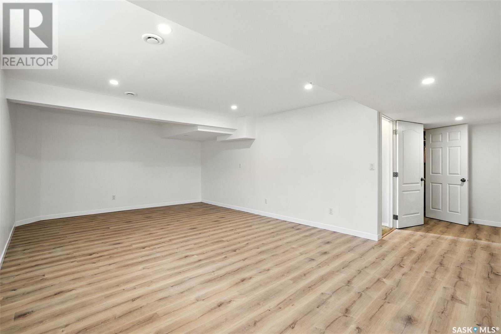 Public Open House公众开放看房 102 Bayfield Cres 7月12日 周六 2-4PM Gary Gai或者同事Dominic Parent会在此迎接🙏 ————— Briarwood小区5房3卫独立屋出售！中心地带。建于 2003 年，位置优越，距离 - 7