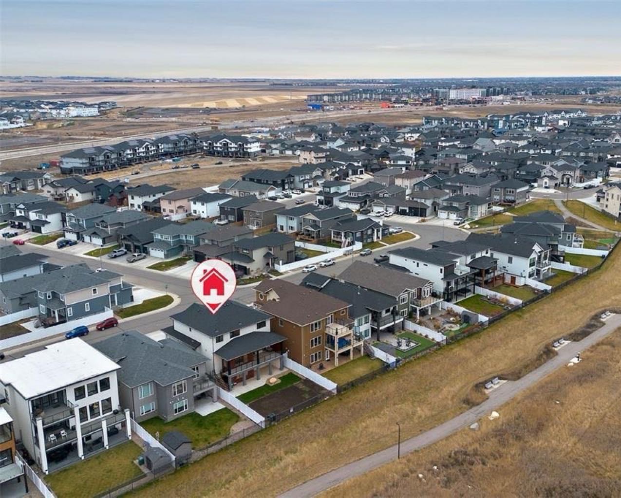 Public Open House公众开放看房 407 Kenaschuk Cres 3月2日 周日2:00-4:00PM Gary Gai或者同事Dominic Parent会在此迎接🙏 ————— Aspen Ridge小区超过4400平方英尺的豪华住宅，坐落于绝佳位置，背 - 5