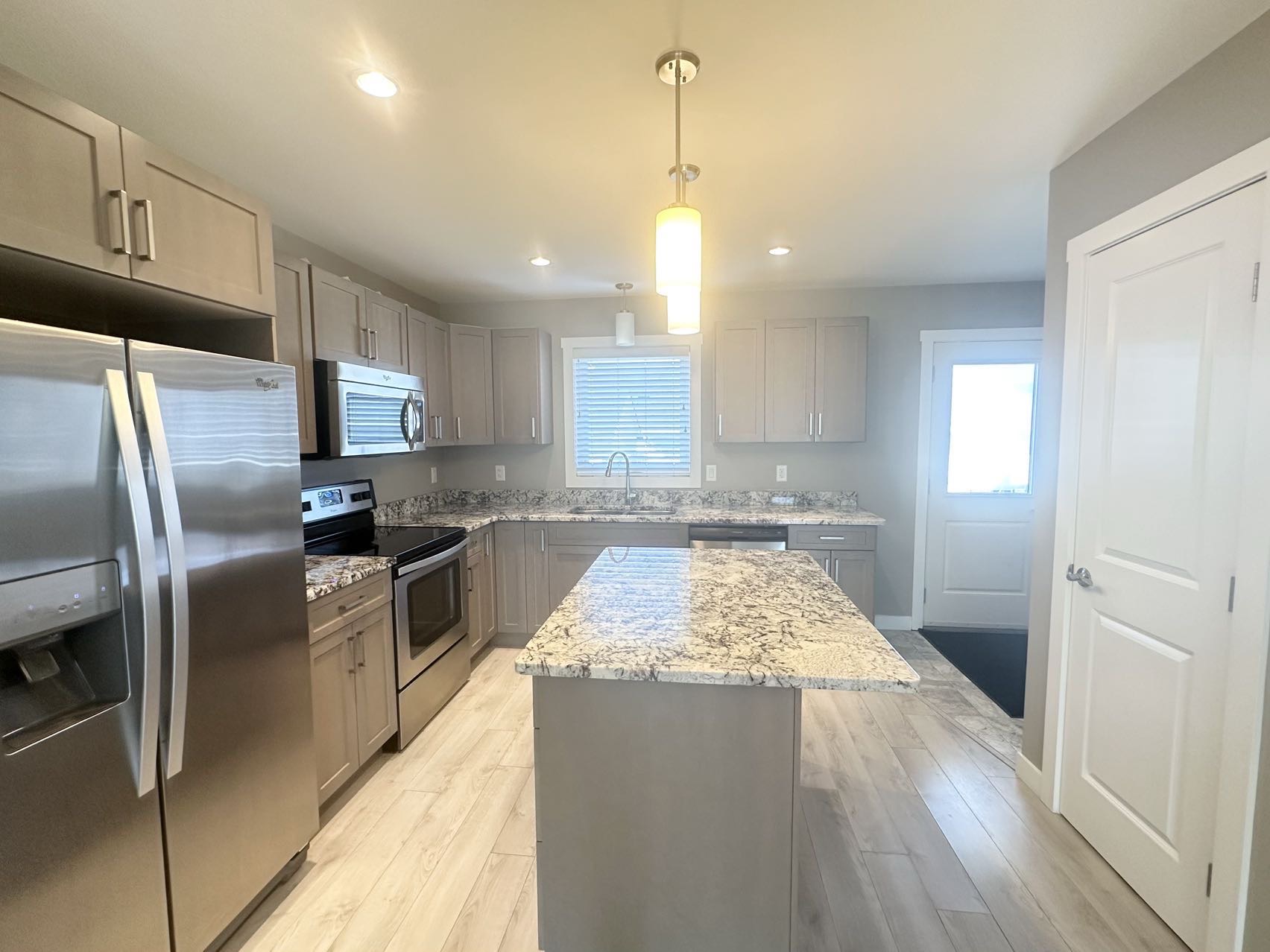 Evergreen小区3房3卫双车库联排出租 - 3