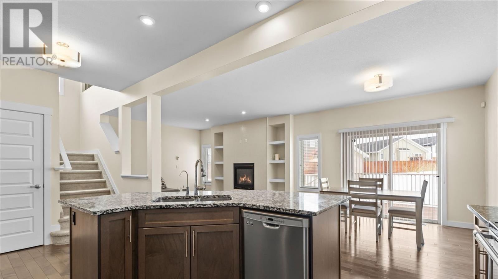 Public Open House公众开放看房 230 Labine Bend 3月23日  周日2-4PM  Gary Gai或者同事Dominic Parent / Brain Kuhn会在此迎接🙏  Kensington 小区2016年建2180尺5房4卫3厅1书房，近万 - 6