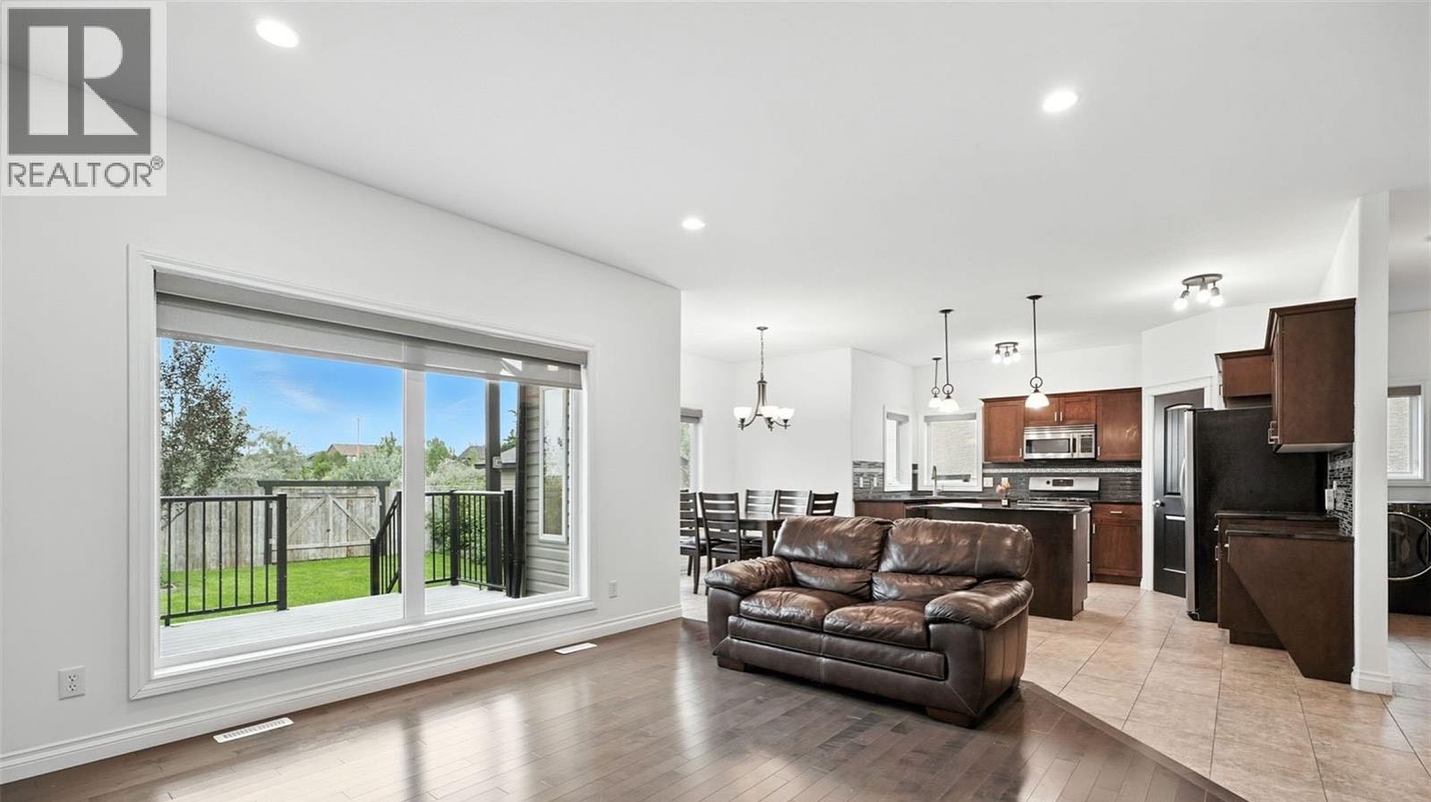 Public Open House公众开放看房 114 Lamarsh Road 9月13日 周六1:30-4:30PM Gary Gai或者同事Dominic Parent会在此迎接🙏 ————— Willowgrove 社区背靠农地美景独立屋出售！可步行到达学校、公园、商店 - 6