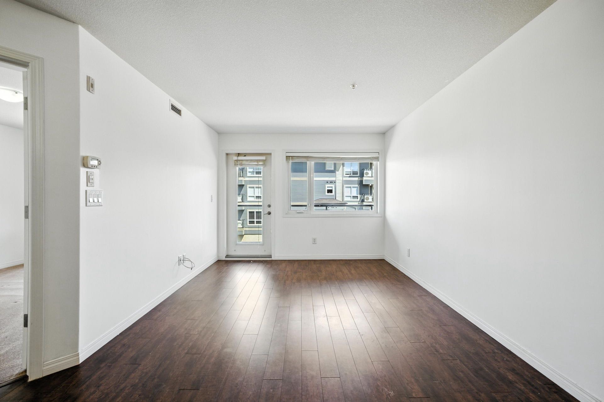 Public Open House公众开放看房 Unit 5202 – 110 Willis Crescent 7月19日 周六3-4:30PM Gary Gai或者同事Della Zhang会在此迎接🙏  ————————- Stonebridge 社区二楼实用舒适一卧一卫公 - 6