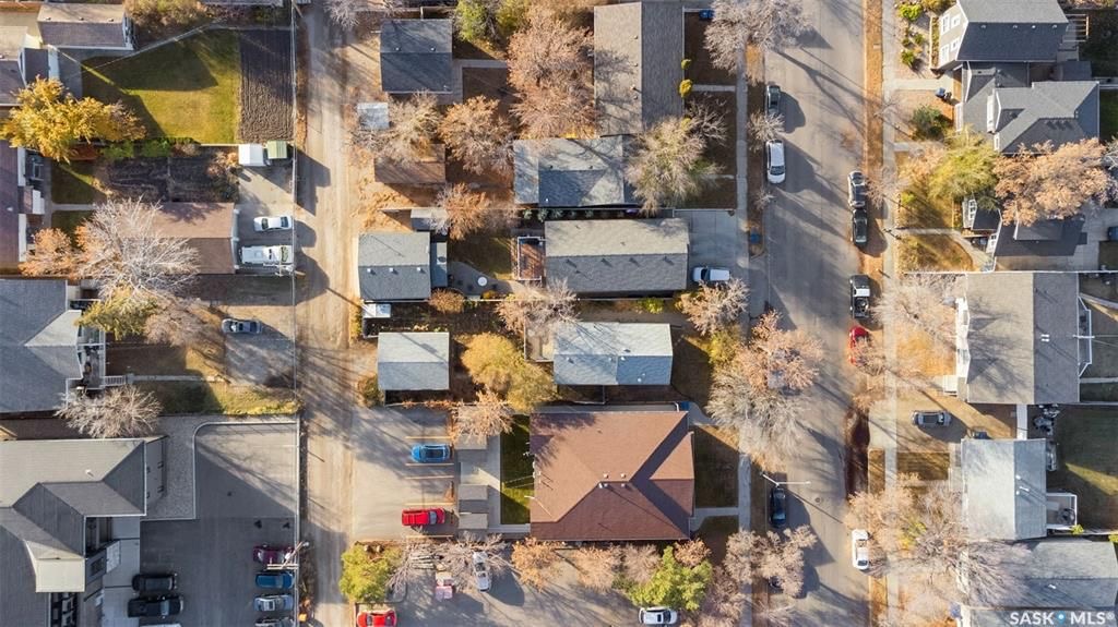 Sutherland小区840尺独立屋出售。近萨大，小学，公园，购物。 3室1卫+1书房平层，带一个18*24较新建双车库，合成板地板，地下室装修有一房一厅。2021年更新保温，新换屋顶瓦片，更新锅炉。占地5819尺。挂牌价格：$189900。详情请联系地产经纪Gary Gai  - 20