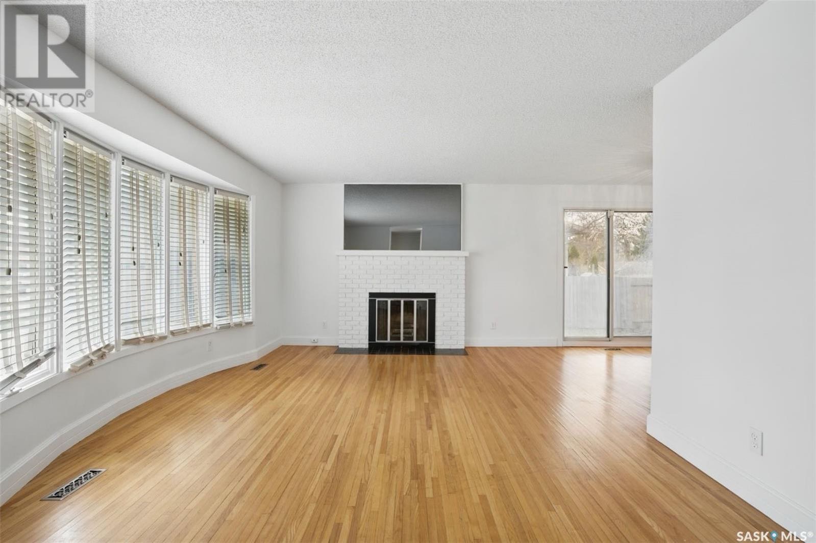 Public Open House公众开放看房 422 115th St E 5月3日 周六 1:00-3:00PM Gary Gai或者同事Dominic Parent会在此迎接🙏 - 5