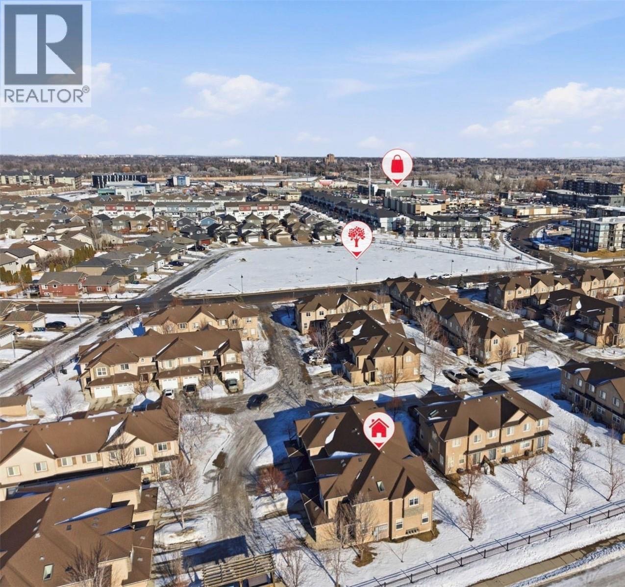 Stonebridge小区边户3房3卫大尺寸联排出售。小区最佳位置，额外多窗户，对公园景色，近路边停车，为自住或投资提供了良好选择。1330平方英尺，3间卧室和3间洗手间间。部分边窗可眺望 Cren Wilson Park，并可使用更多街边停车位。房屋配有单车库外加室外车位。主层 - 3