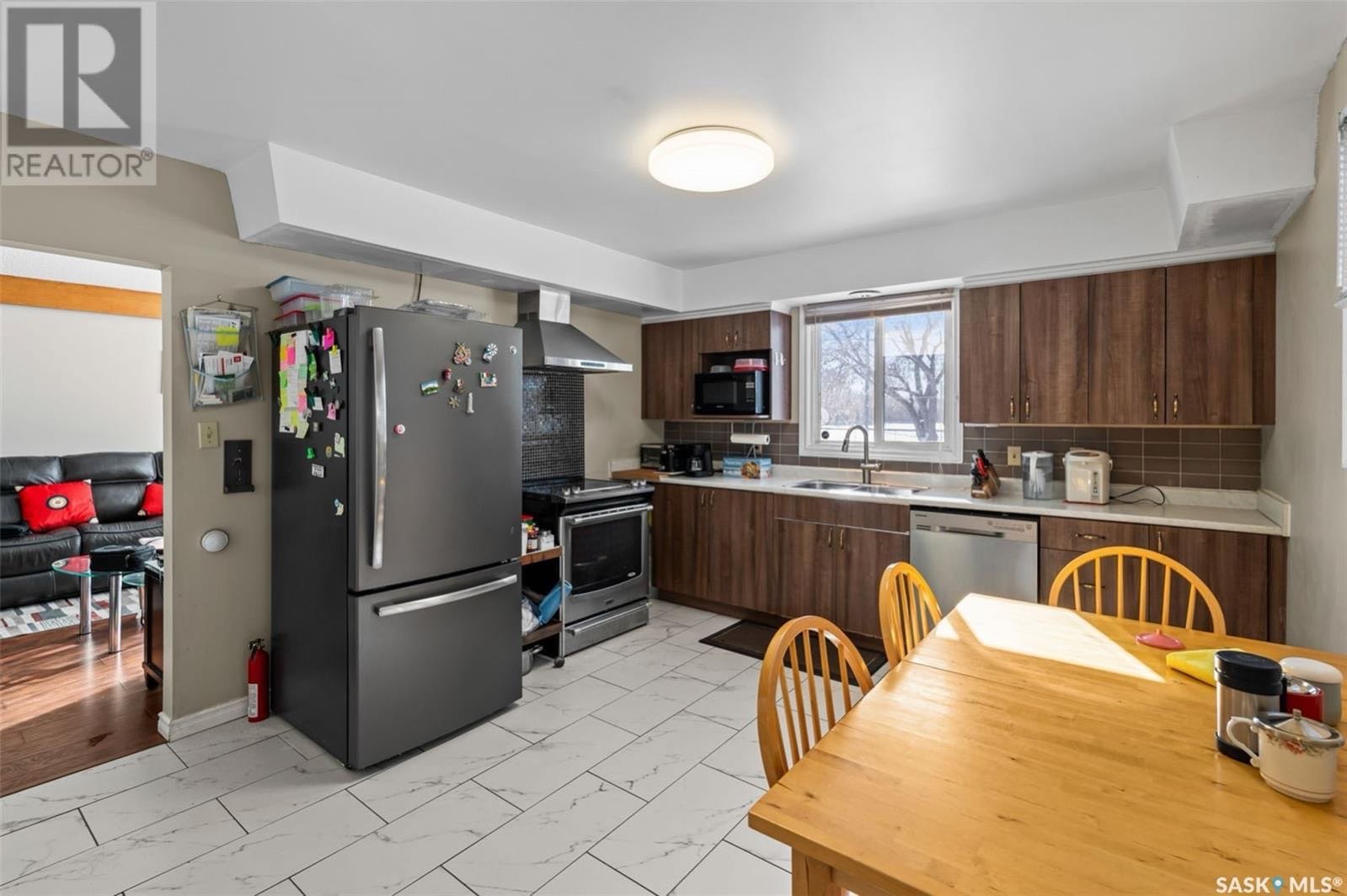 Brevoort Park小区Holy Cross 和Walter Murray高中对面优质投资房产。 - 7