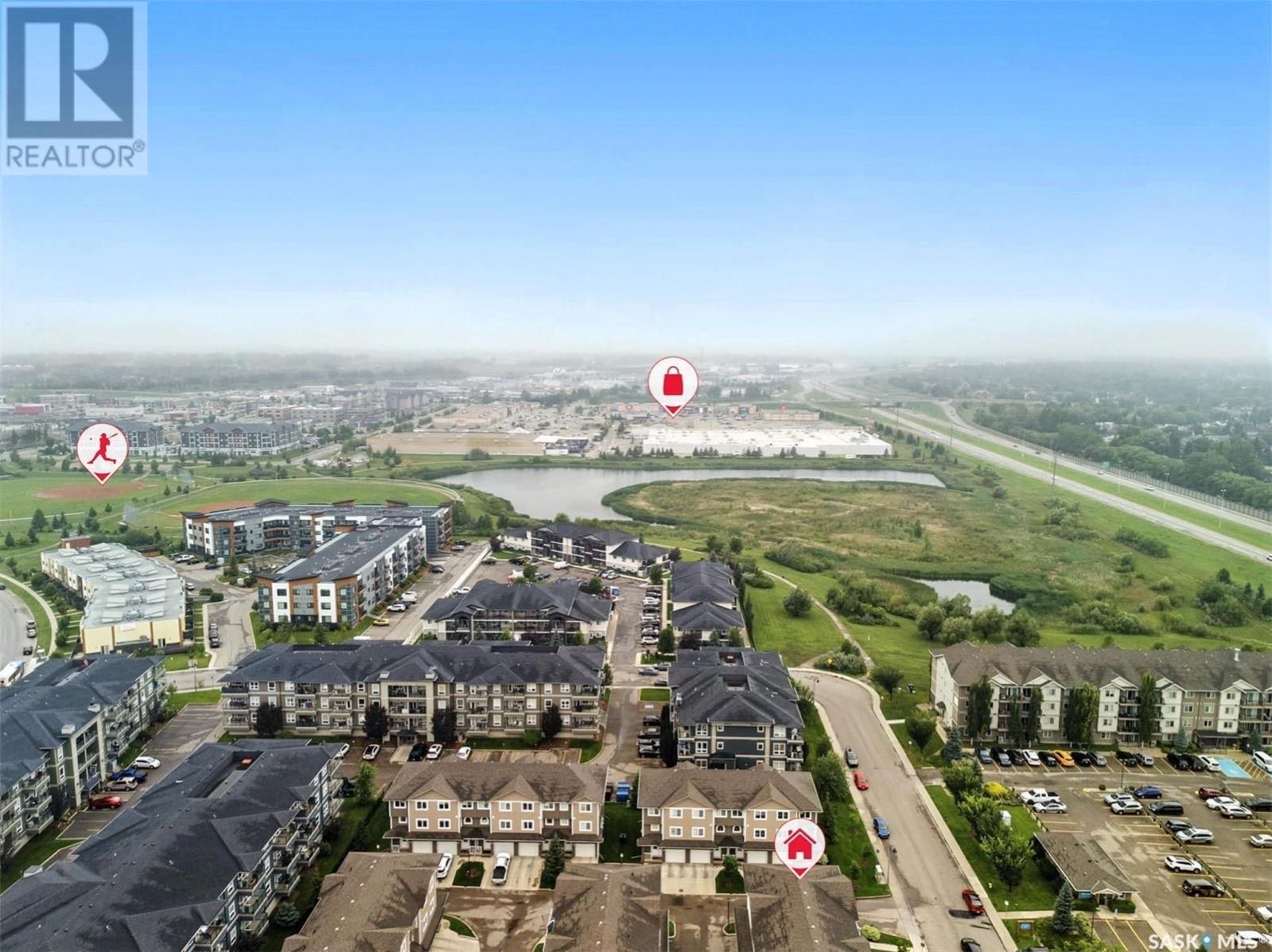 Public Open House公众开放看房 202-212 Willis Cres 7月26日 周六 4:30-6 PM Gary Gai或者同事Dominic Parent会在此迎接🙏 ————— Stonebridge小区边户1700尺3房3卫2厅双车库联排出售。位置便 - 5