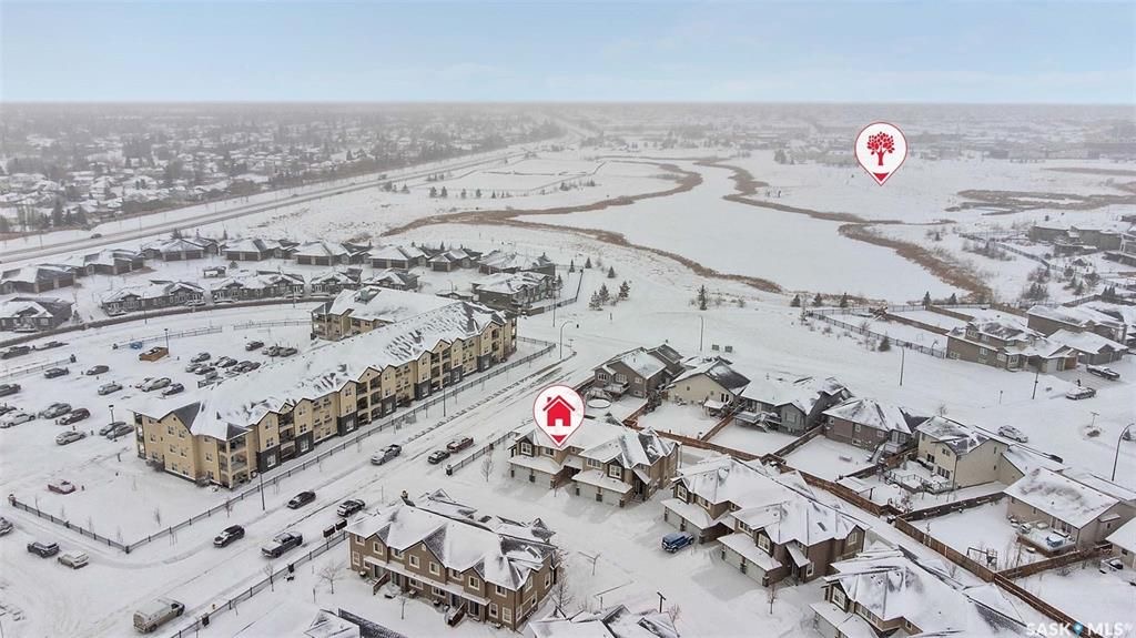 Rosewood小区1245尺 3房3卫地下室装修安静联排出售。2011年建，近小学，购物，公园。高档装修，好采光，实木地板，大理石台面，现代橱柜，不锈钢家电。二楼3个大房间尺寸足，主卧带步入式衣柜。两个卧室的窗户可以看到公园湖景，地下室完全装修有一个大家庭厅一个独立洗手间。另有 - 22