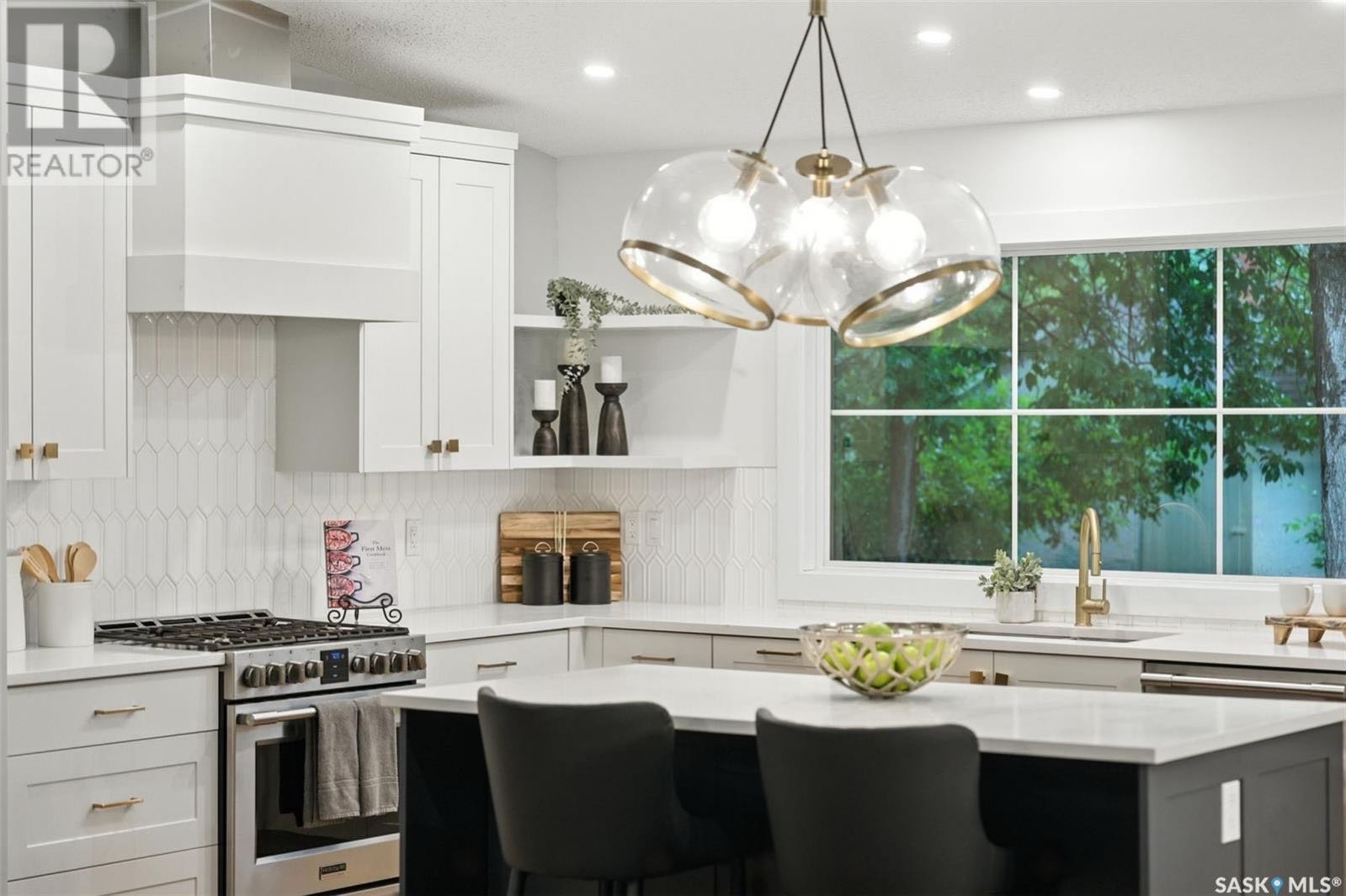 Public Open House公众开放看房 1116 Elliott St 9月21日周日 11:30AM-1:30 PM Gary Gai或者同事Dominic Parent会在此迎接🙏 ————— 大学区Varsity View核心地段翻新四错层独立屋，R2地块宽50英 - 6