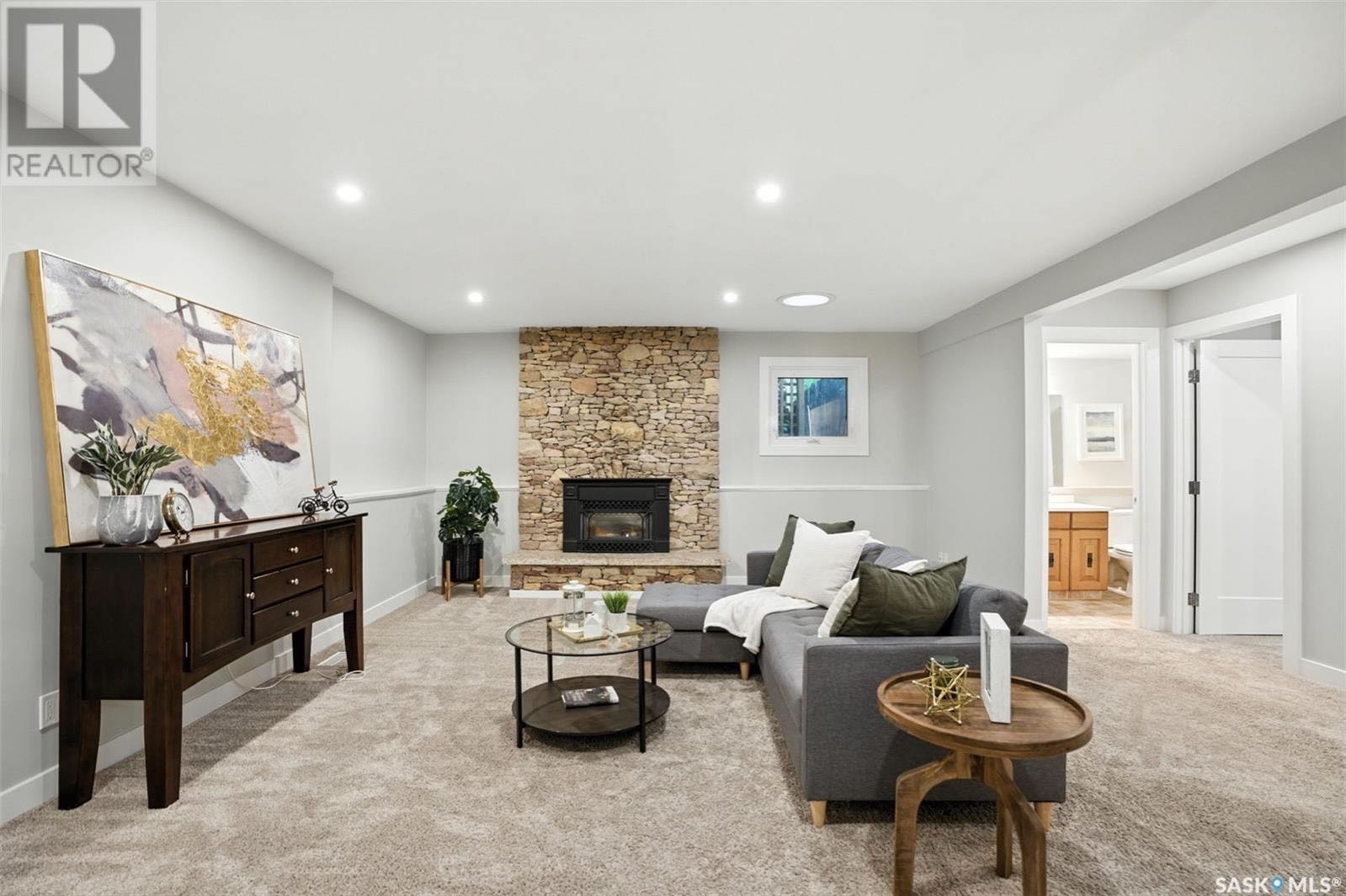 Public Open House公众开放看房 1116 Elliott St 9月12日周五 5-7PM 周日 11:30AM-1:30 PM Gary Gai或者同事Dominic Parent会在此迎接🙏 ————— 大学区Varsity View核心地段翻新四错层独立屋 - 8