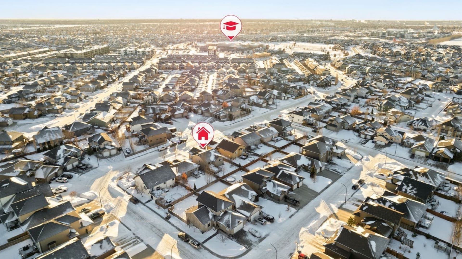 Willowgrove小区5房3卫错层独立屋出售，步行百米小学，步行20多分钟百年高中，位于小区安静私密路段，近公园，购物中心。半开放式设计，挑高尖顶，新换地板，厨房大理石台面，新刷漆，枫木厨房带新换不锈钢家电，主卧带独立洗手间，半地下室大窗户明亮如地面，2房1卫外加1家庭厅，连 - 4