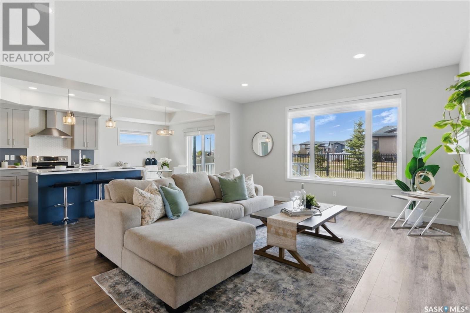 Public Open House公众开放看房 306 Secord Way 11月23日 周日 12:00-2:00PM Gary Gai或者同事Dominic Parent会在此迎接🙏 ————— Brighton小区背靠公园绿地3房3卫独立屋出售。Montana Home - 5