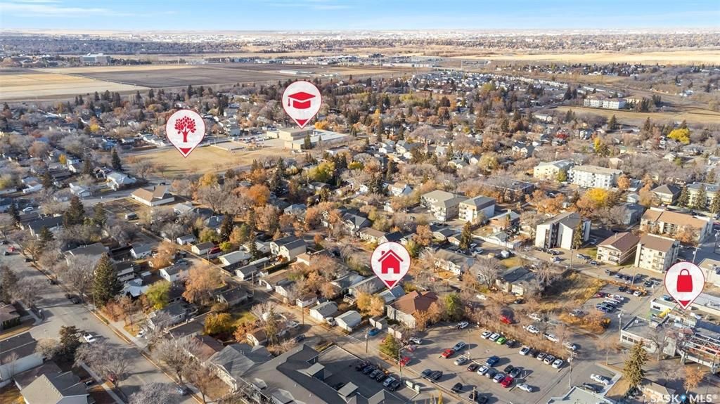 Sutherland小区840尺独立屋出售。近萨大，小学，公园，购物。 3室1卫+1书房平层，带一个18*24较新建双车库，合成板地板，地下室装修有一房一厅。2021年更新保温，新换屋顶瓦片，更新锅炉。占地5819尺。挂牌价格：$189900。详情请联系地产经纪Gary Gai  - 4