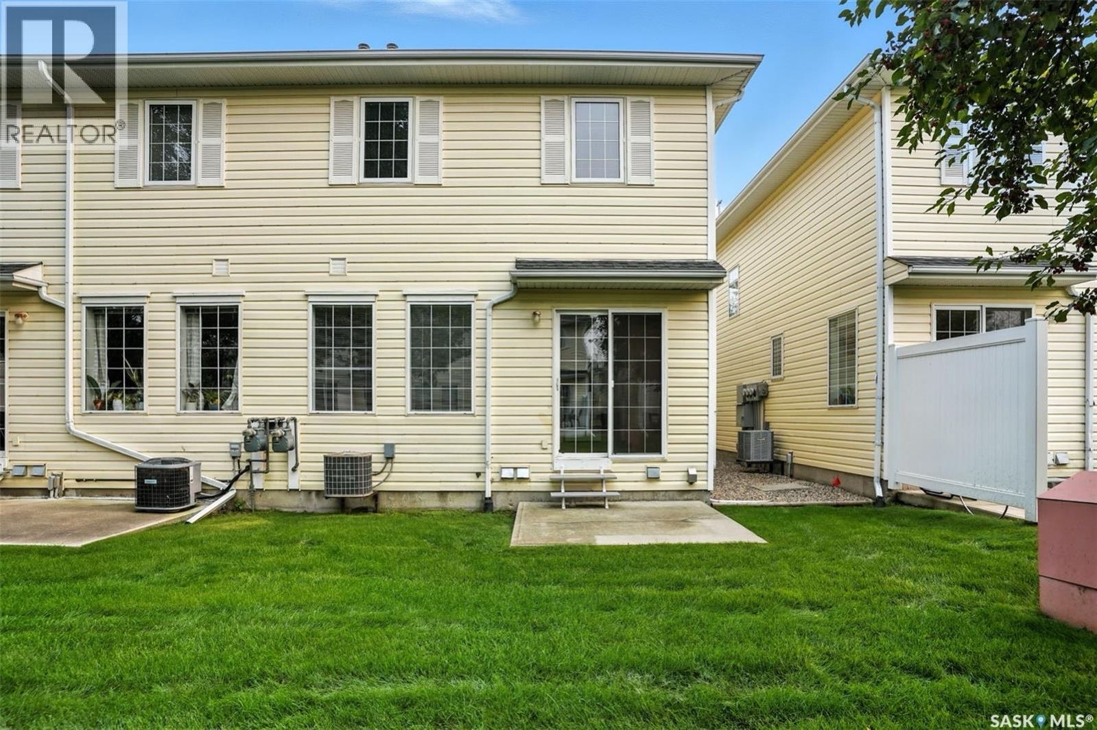 Public Open House公众开放看房 #30-111 Fairbrother Cres 9月6日 周六 11-1 PM Gary Gai或者同事Dominic Parent会在此迎接🙏 ————— Silverspring小区安静边户3房联排出售！1,213 平方英尺 - 8