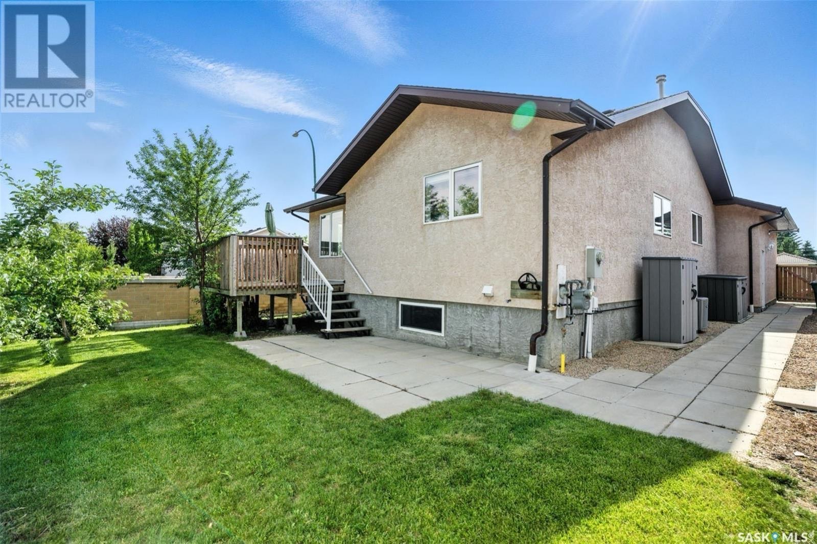 Public Open House公众开放看房 102 Bayfield Cres 7月12日 周六 2-4PM Gary Gai或者同事Dominic Parent会在此迎接🙏 ————— Briarwood小区5房3卫独立屋出售！中心地带。建于 2003 年，位置优越，距离 - 8
