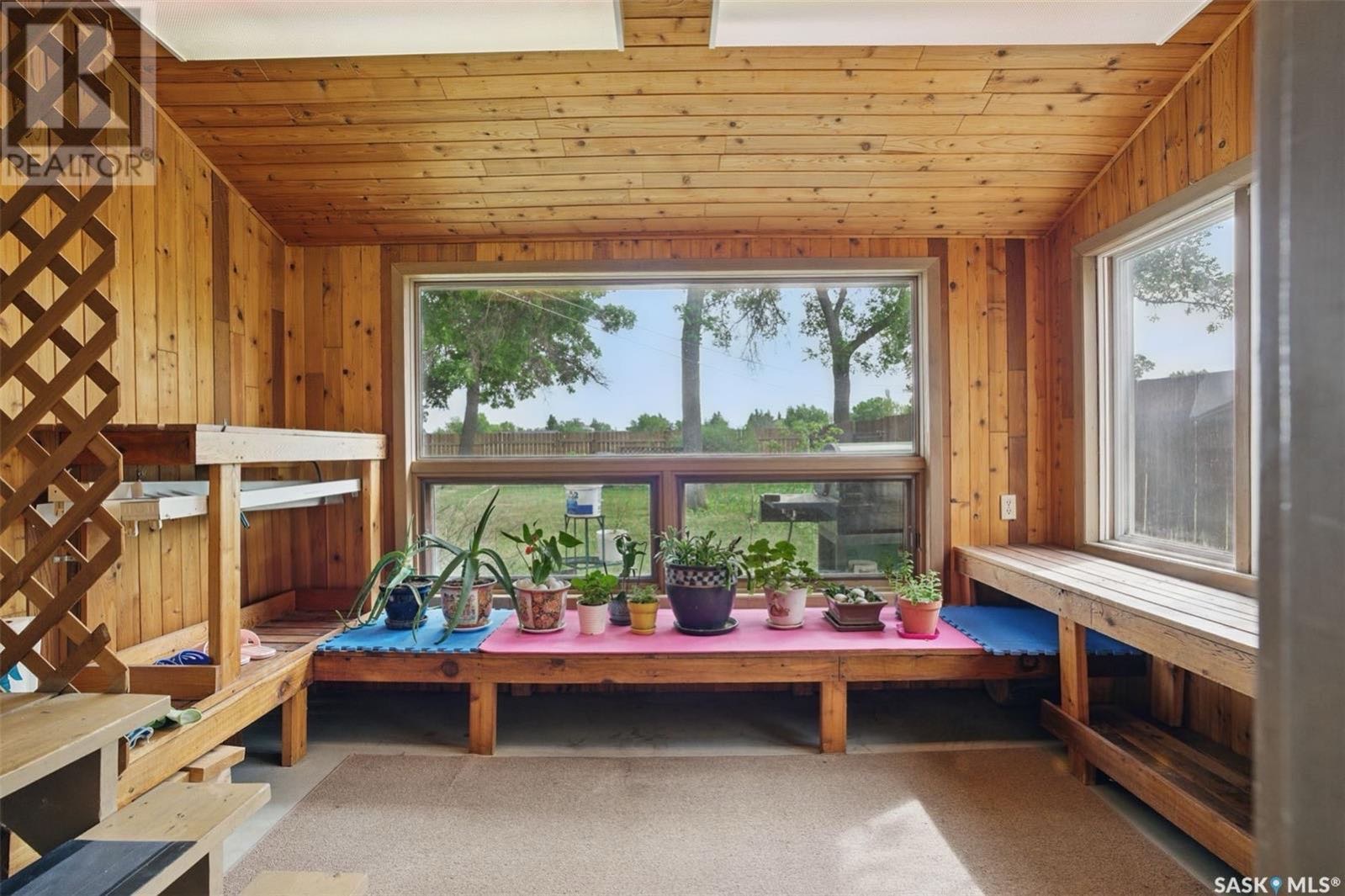 Public Open House公众开放看房 118 East Drive 7月19日 周六1:00-2:30PM Gary Gai或者同事Della Zhang会在此迎接🙏  ————————- 步行至Walter Murray高中 & Market Mall两层独立 - 8