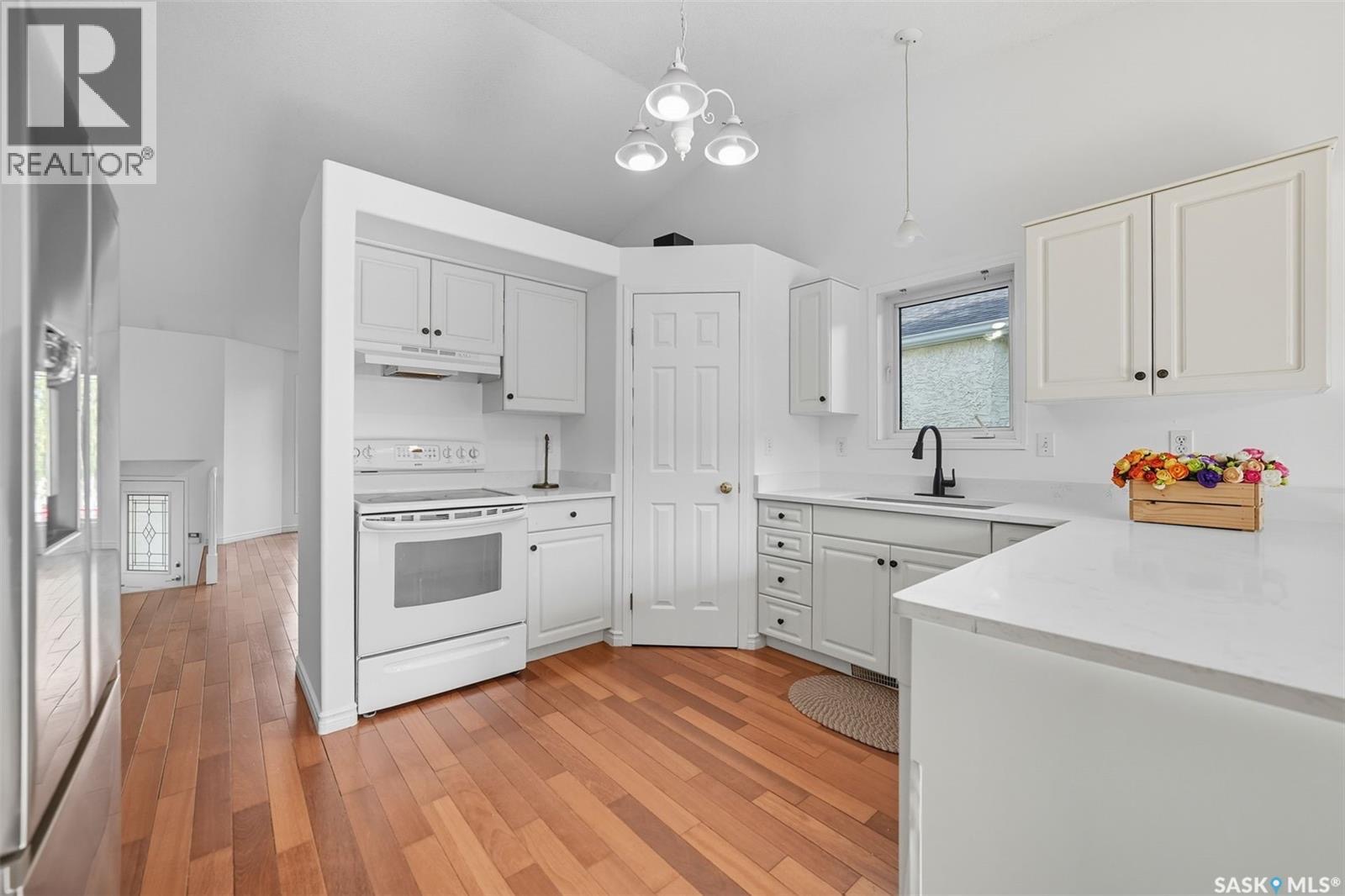 Public Open House公众开放看房 314 Budz Cres  11月22日23日 周六周日 2-4 PM Gary Gai或者同事Della Zhang会在此迎接🙏  ————————- Arbor Creek 安静街区的5房3卫错层独立屋出售。环境优美，街景整 - 6