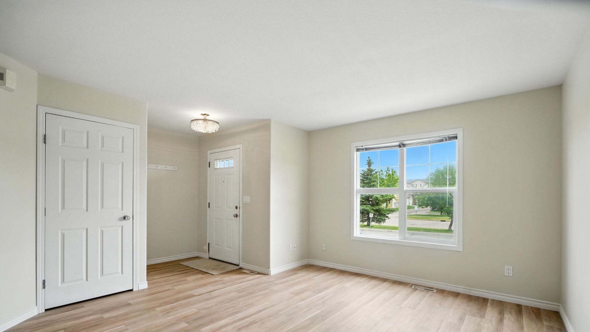 Lakewood小区新翻新三房联排出售。 - 6