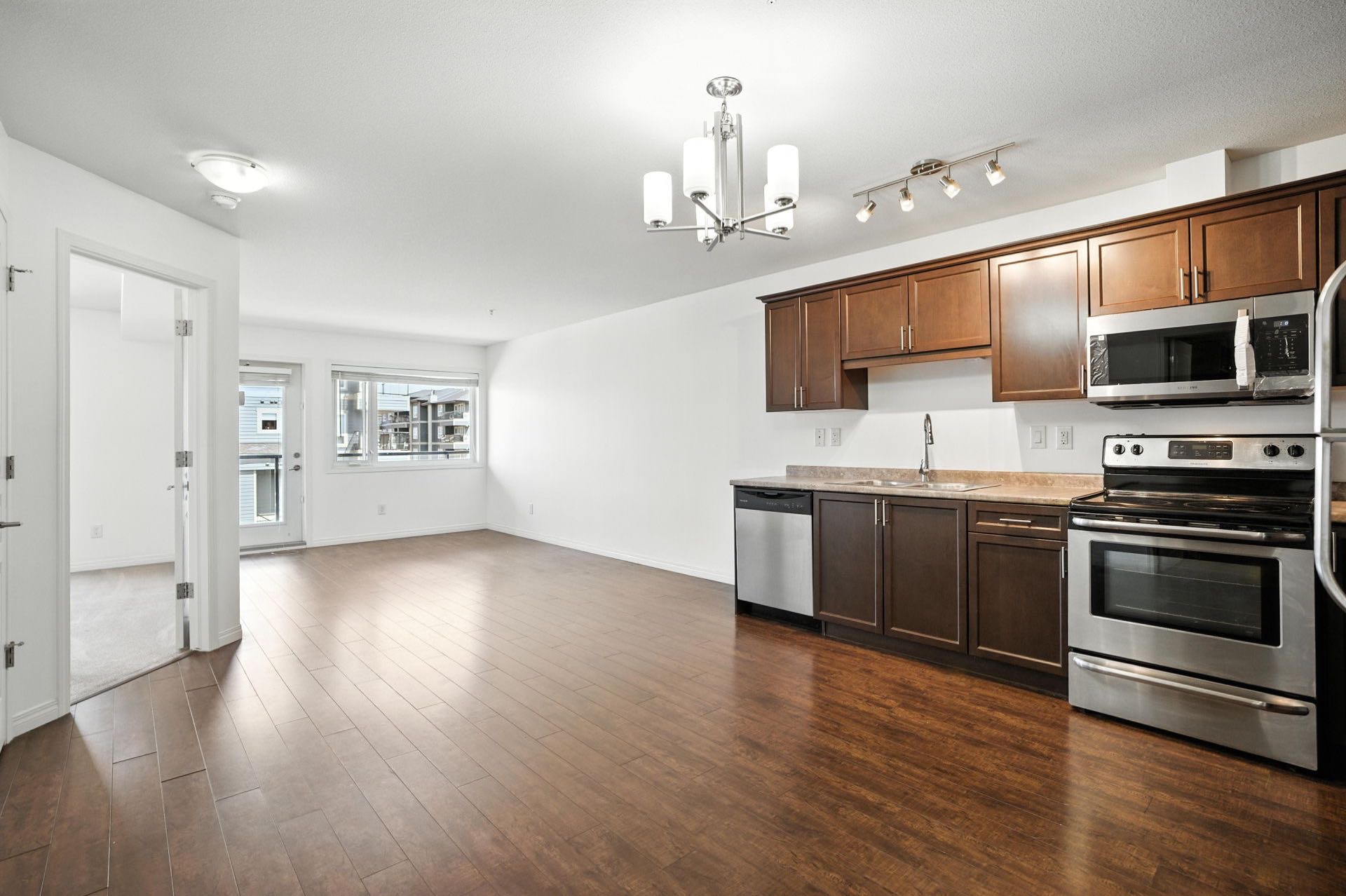 Public Open House公众开放看房 Unit 5202 – 110 Willis Crescent 7月19日 周六3-4:30PM Gary Gai或者同事Della Zhang会在此迎接🙏  ————————- Stonebridge 社区二楼实用舒适一卧一卫公 - 7