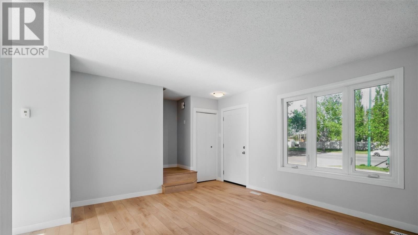 Forest Grove双户双拼出售 - 5